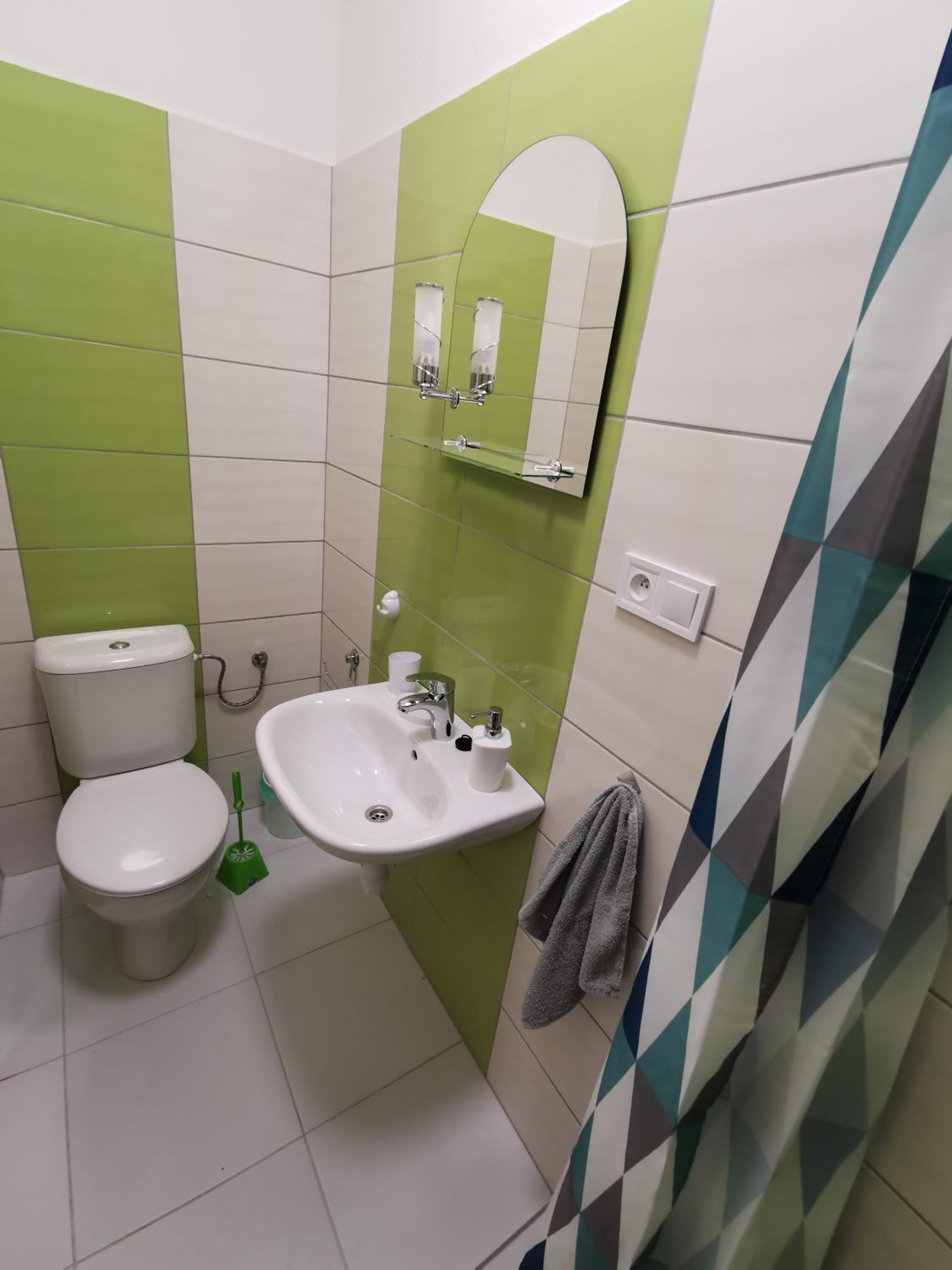 Quadruple Room with Private Bathroom - Photo 7