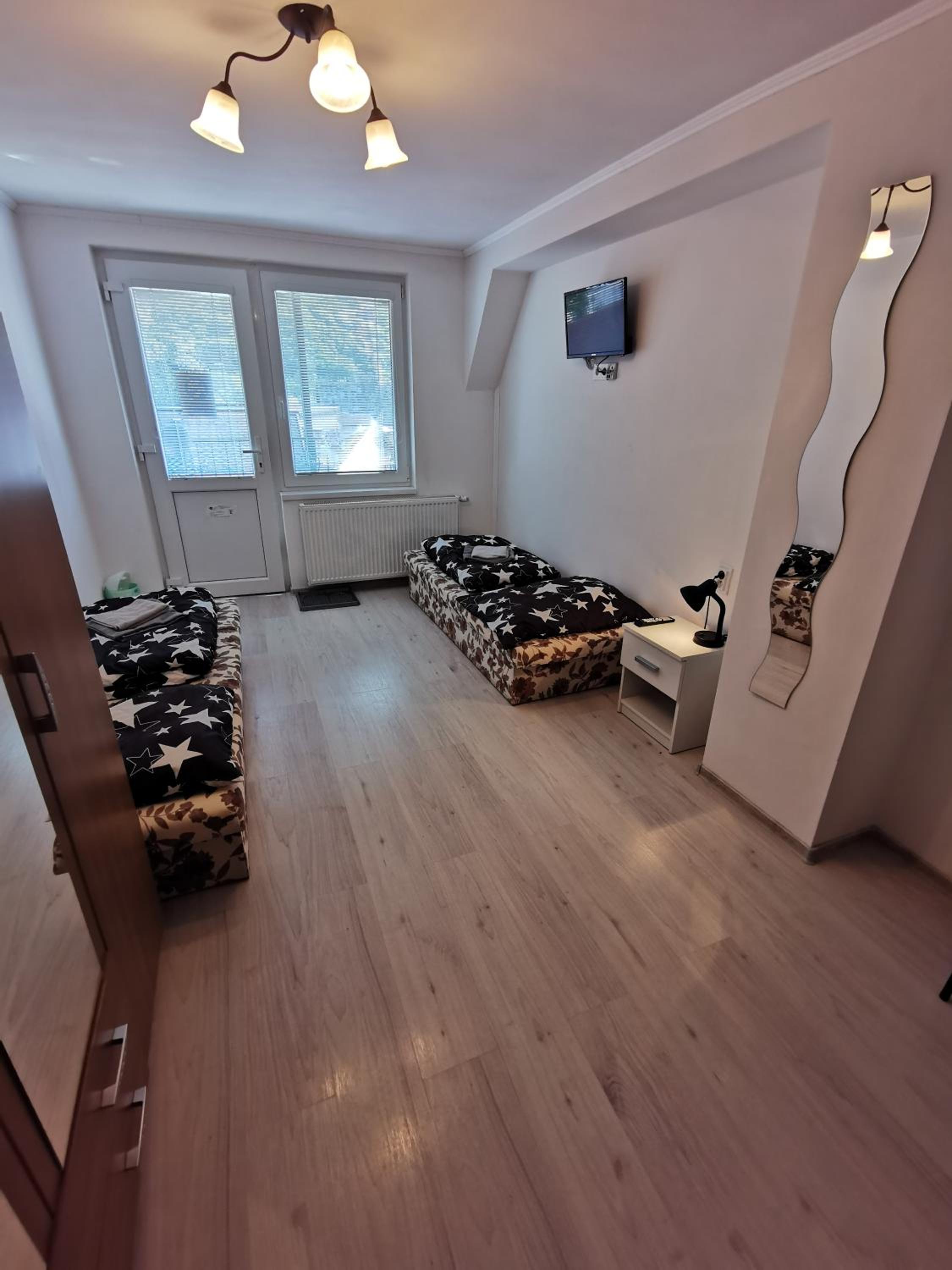 Twin Room with Shower - Photo 5