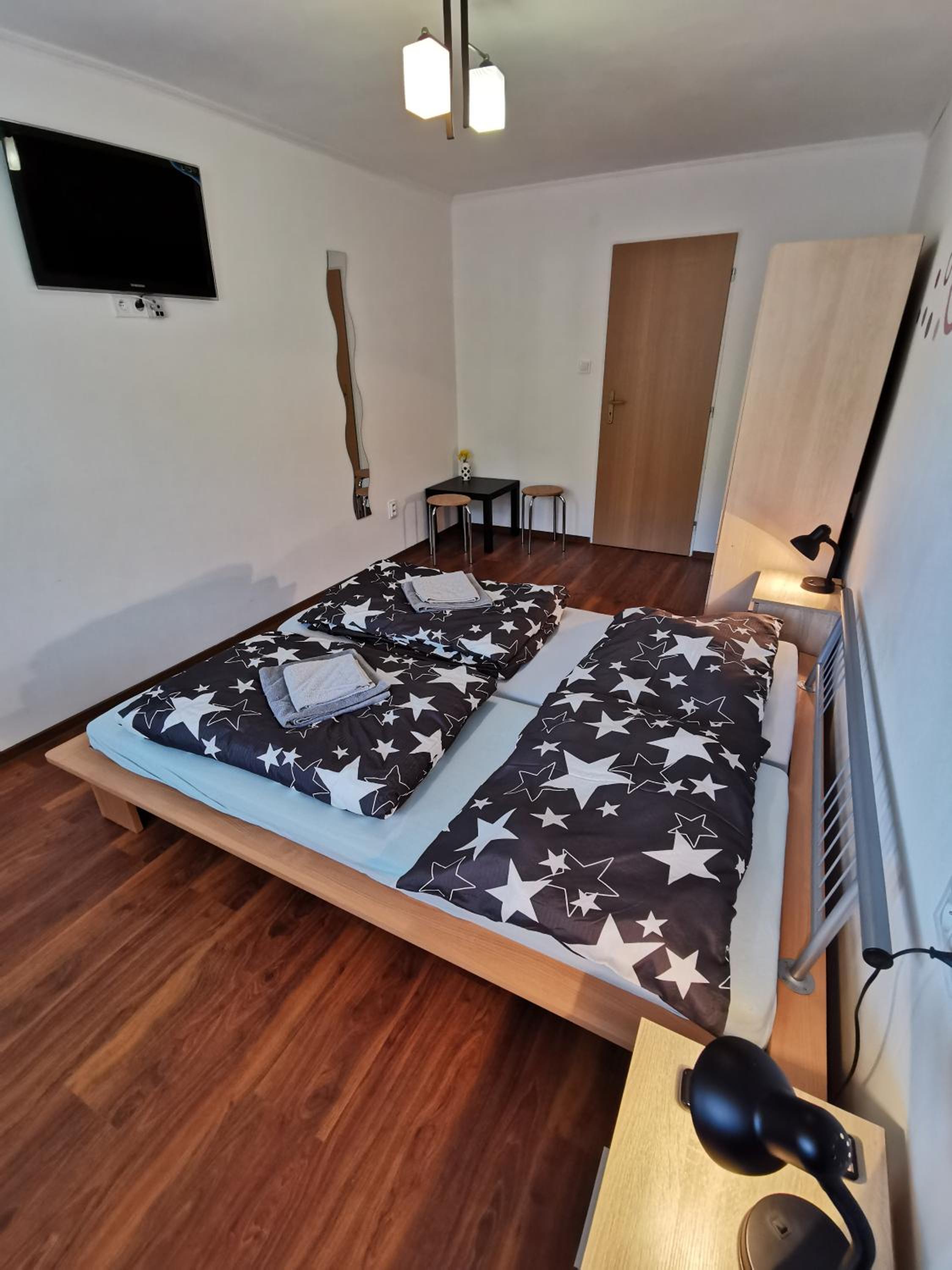 Classic Double Room with Shower - Photo 4