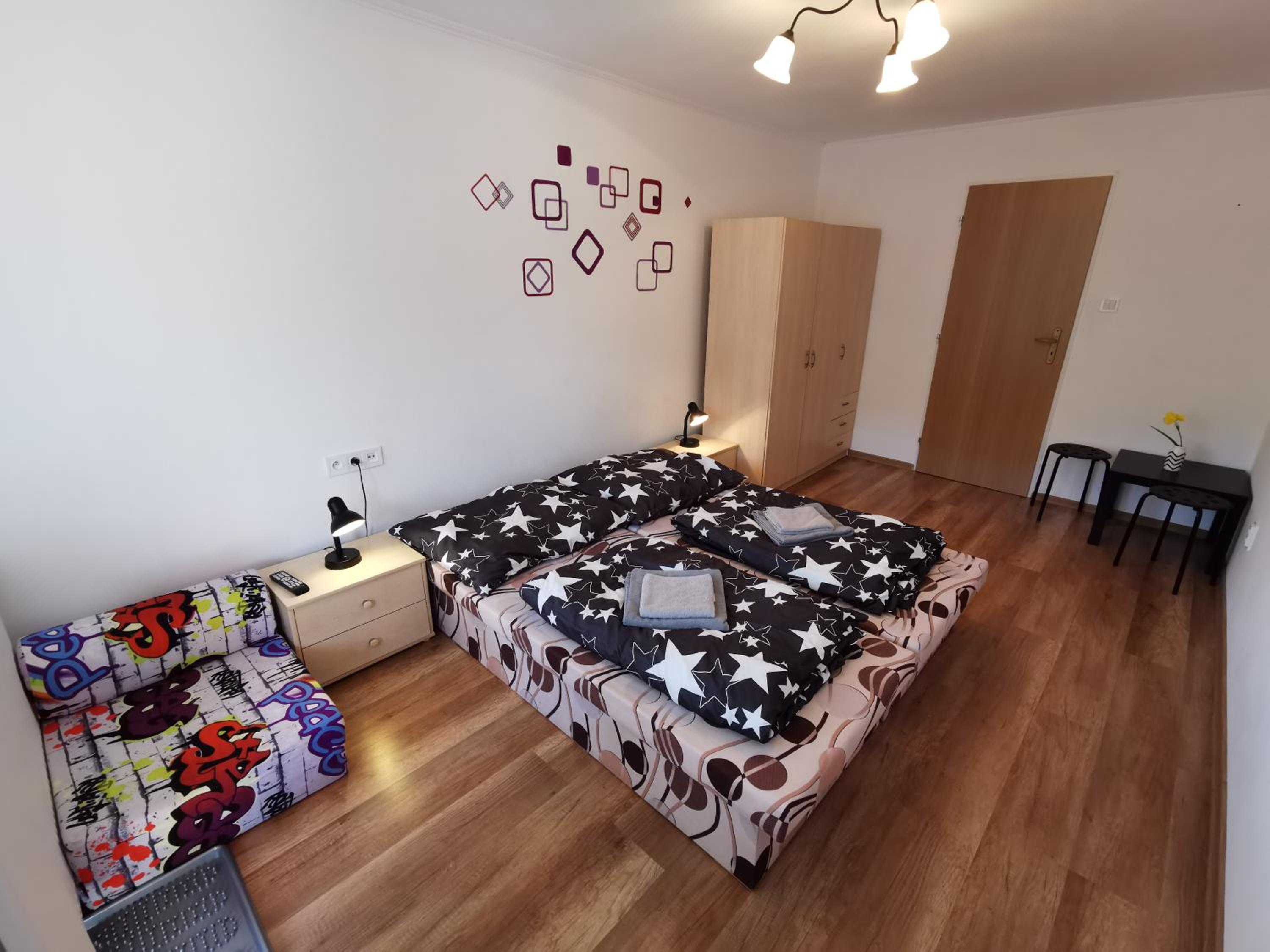Classic Double Room with Shower - Photo 9