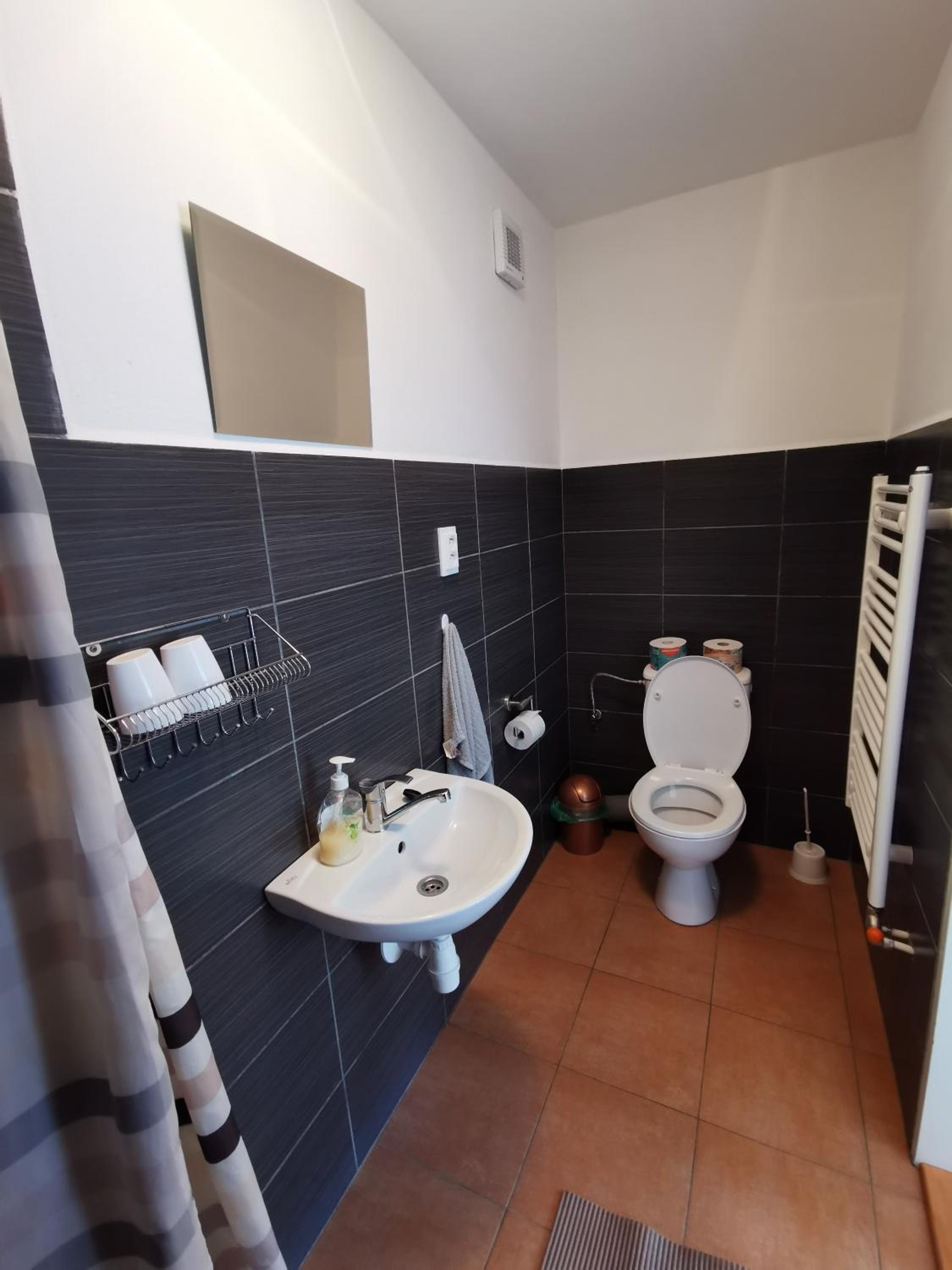 Classic Double Room with Shower - Photo 6