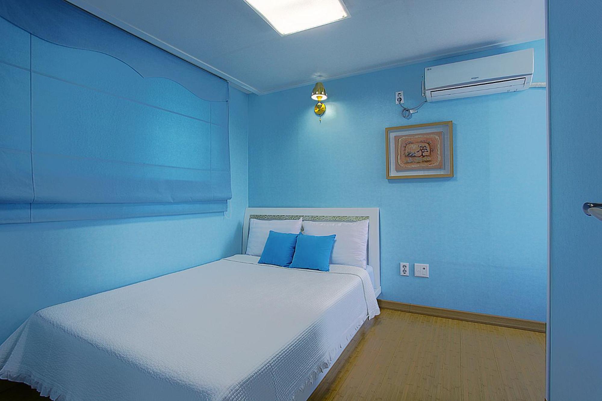 Two-Bedroom House photo 2