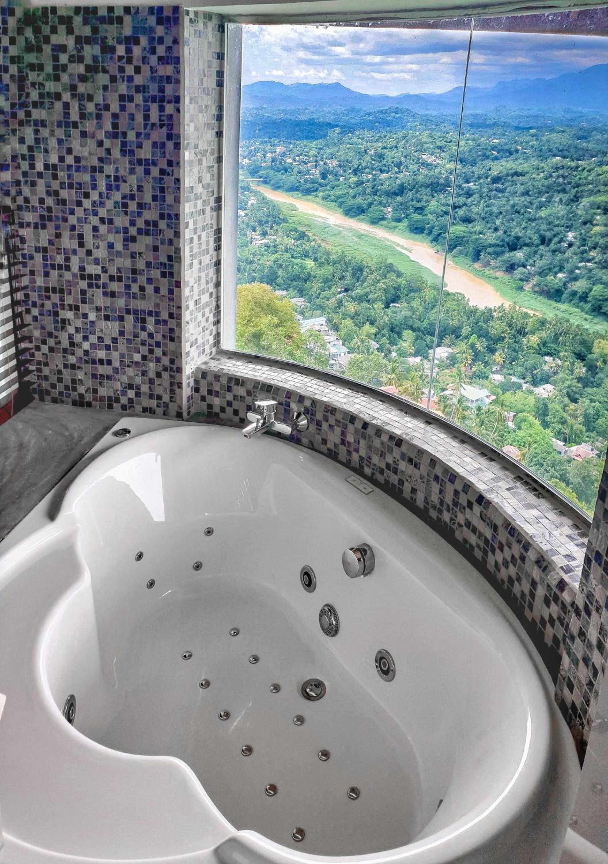 Deluxe Suite - Photo 9