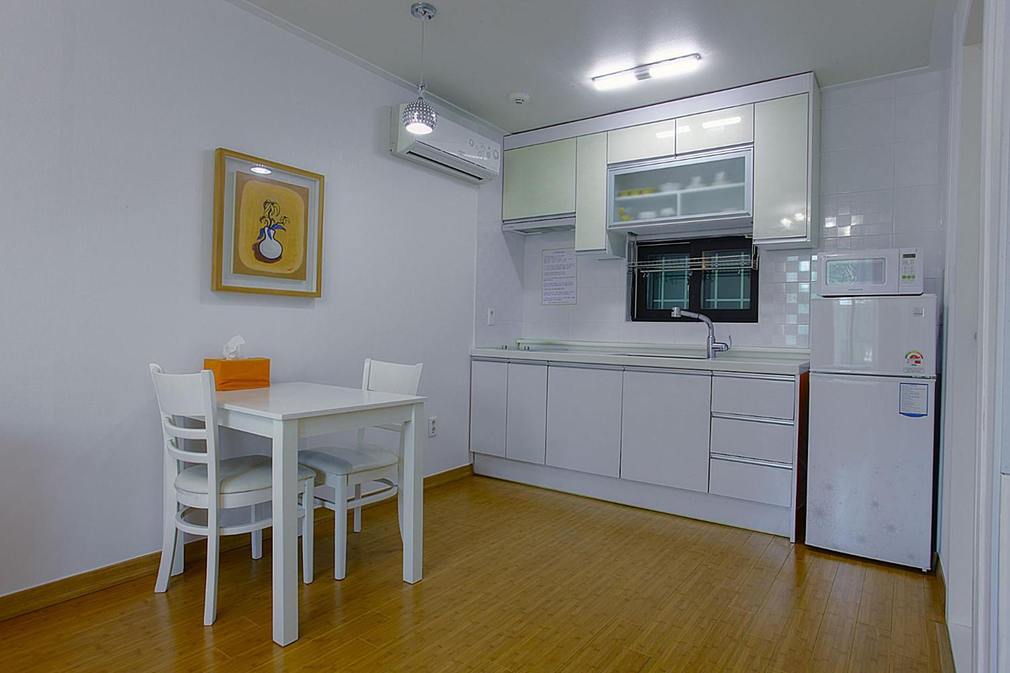 One-Bedroom House photo 2