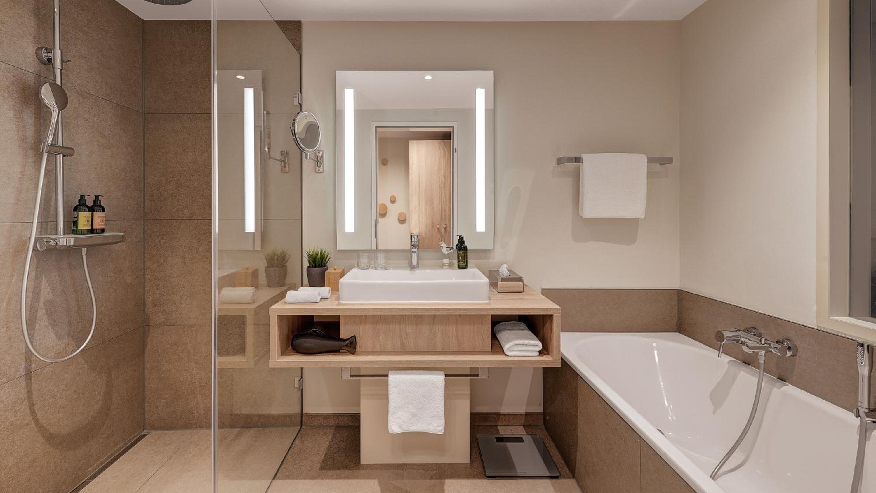 Deluxe Junior Suite with Balcony or Terrace - Photo 2