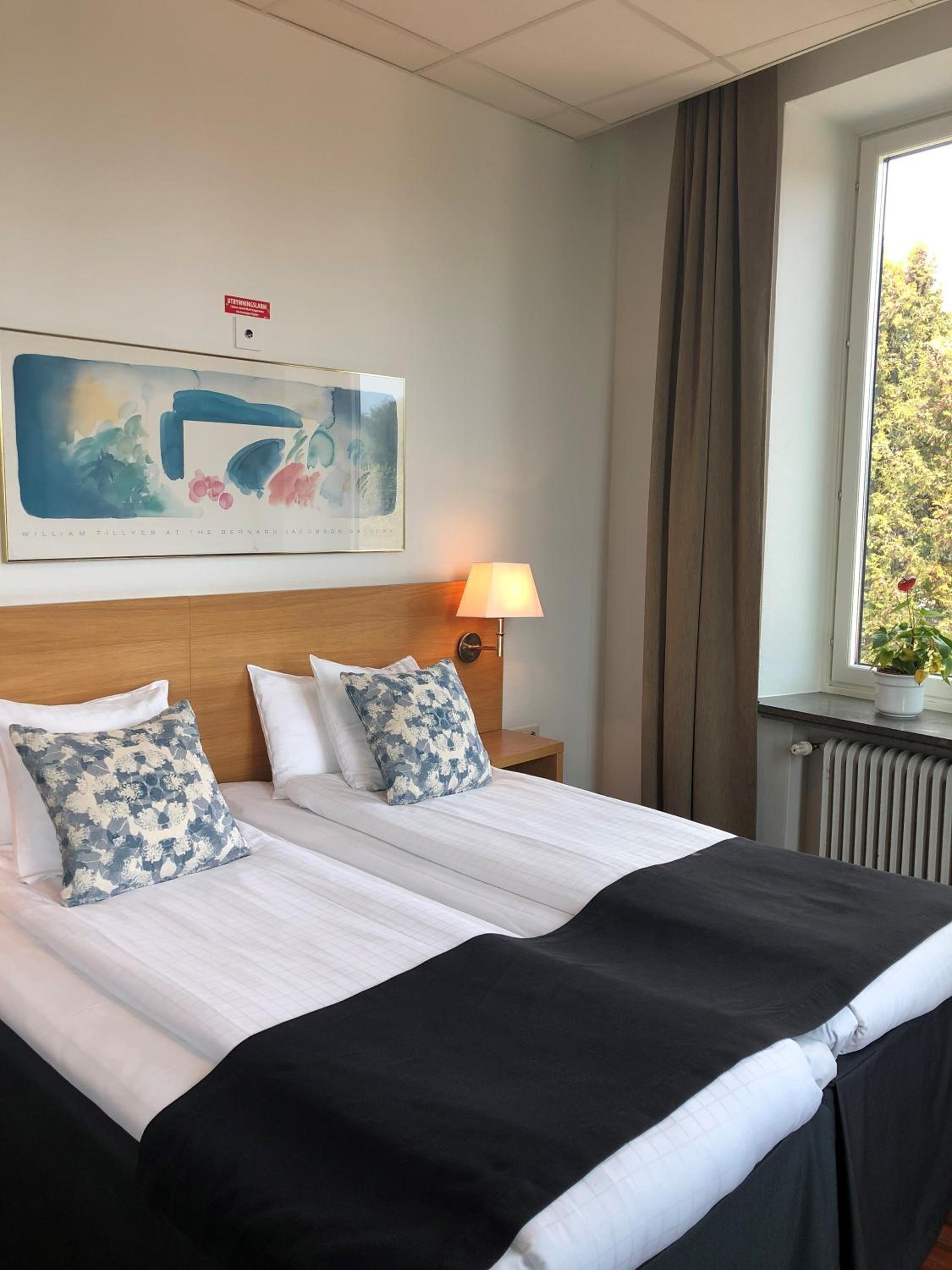 Twin Room - Photo 2