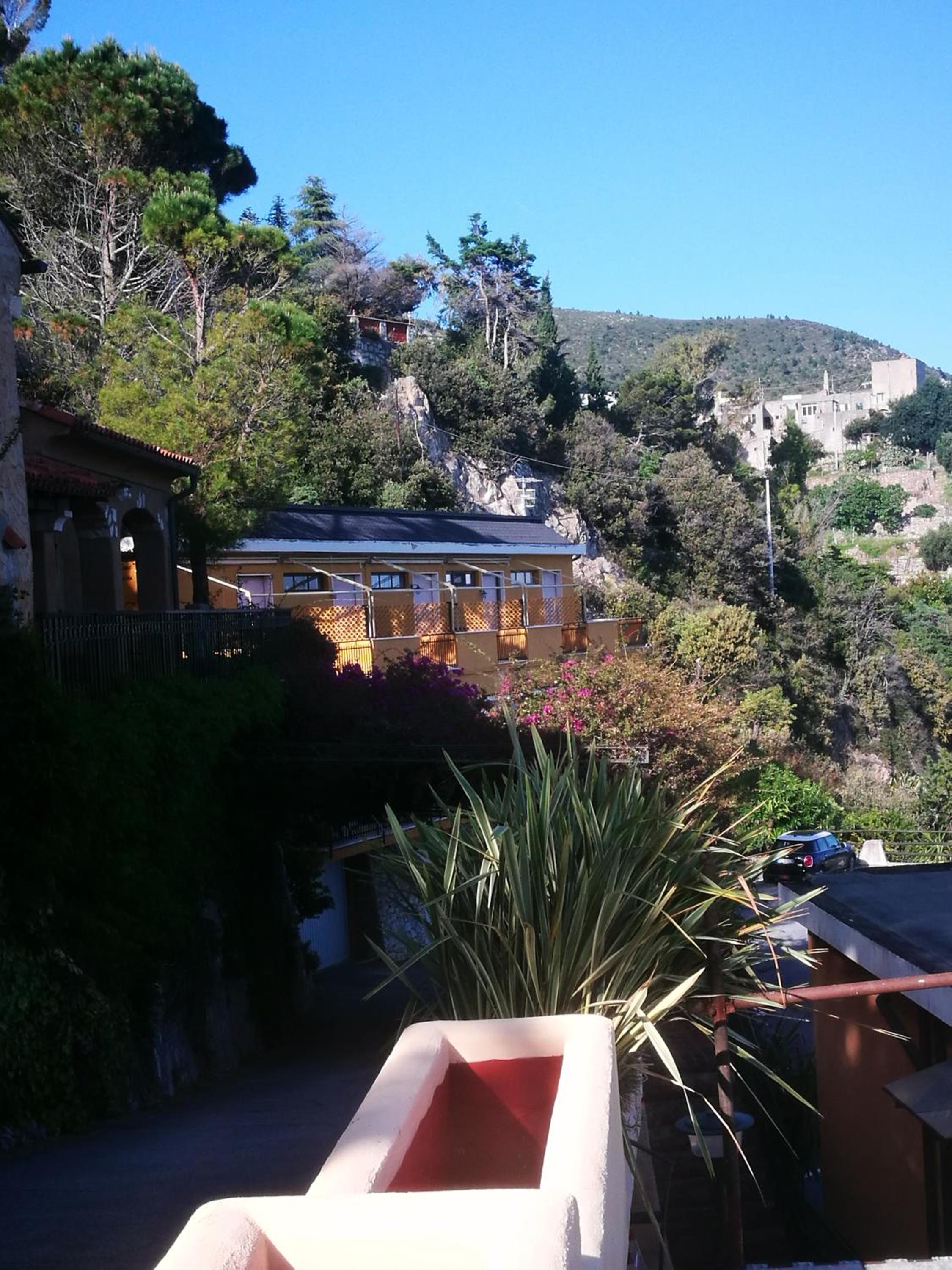 Apartment with Sea View - Photo 8