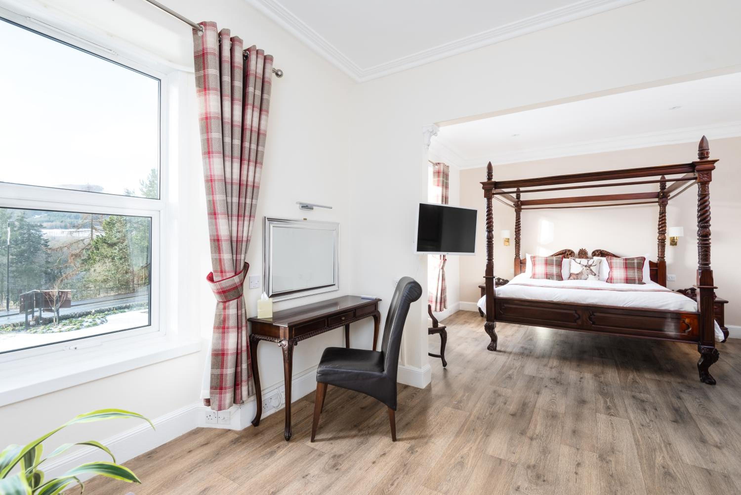 Four Poster Room photo 3