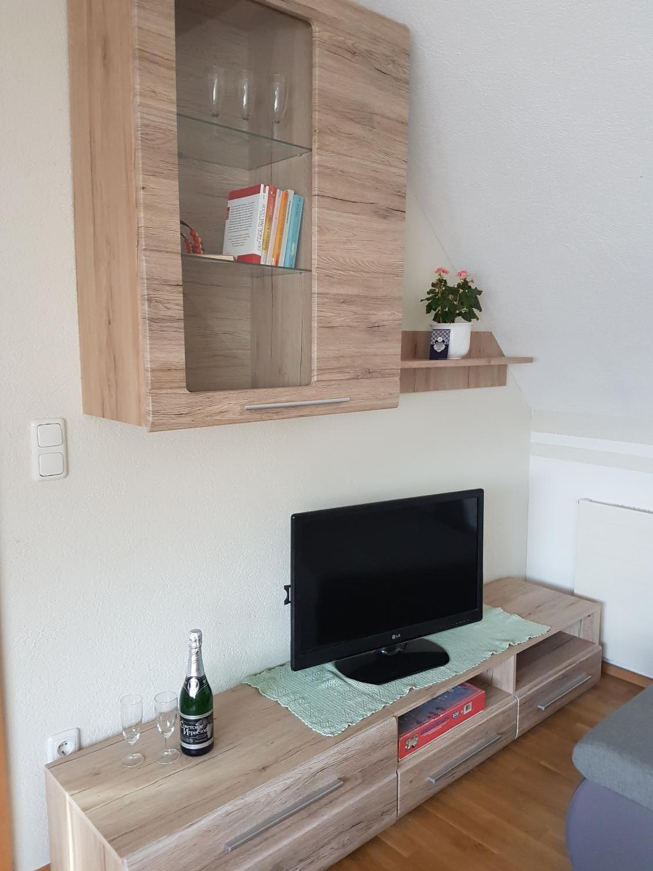 One-Bedroom Apartment photo 2