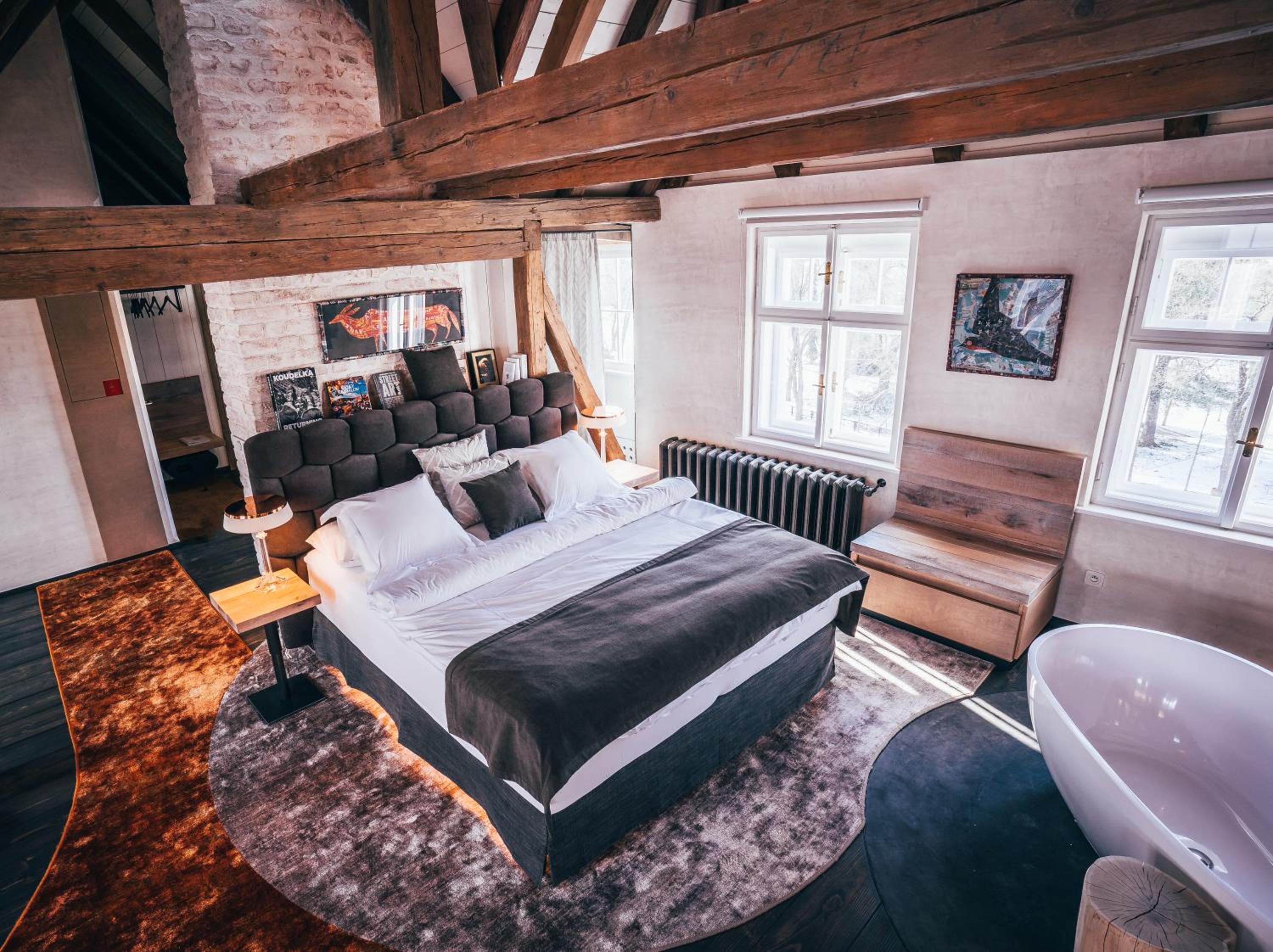 Apartment with Balcony - Photo 8