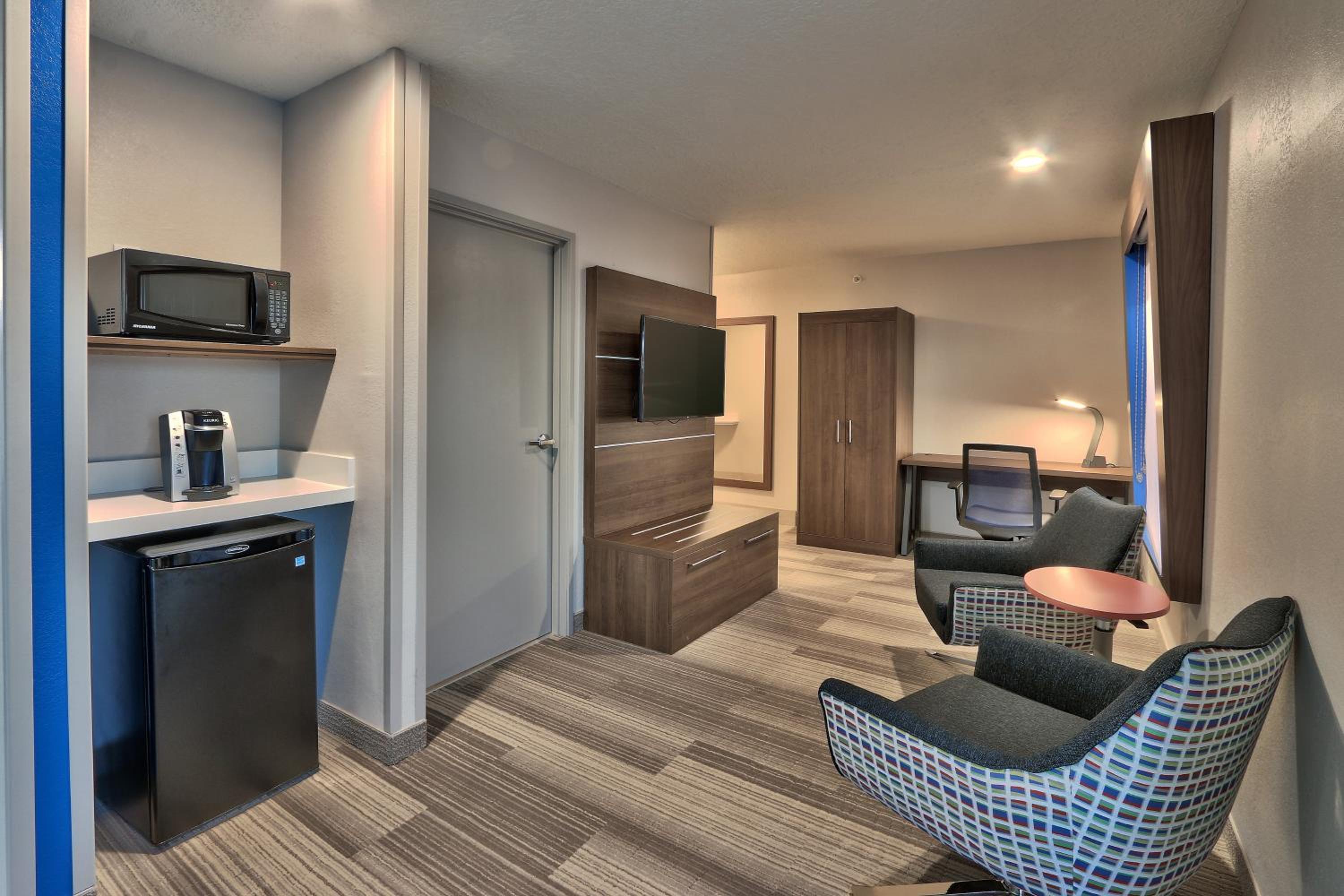 King Suite with Additional Living Area - Photo 6