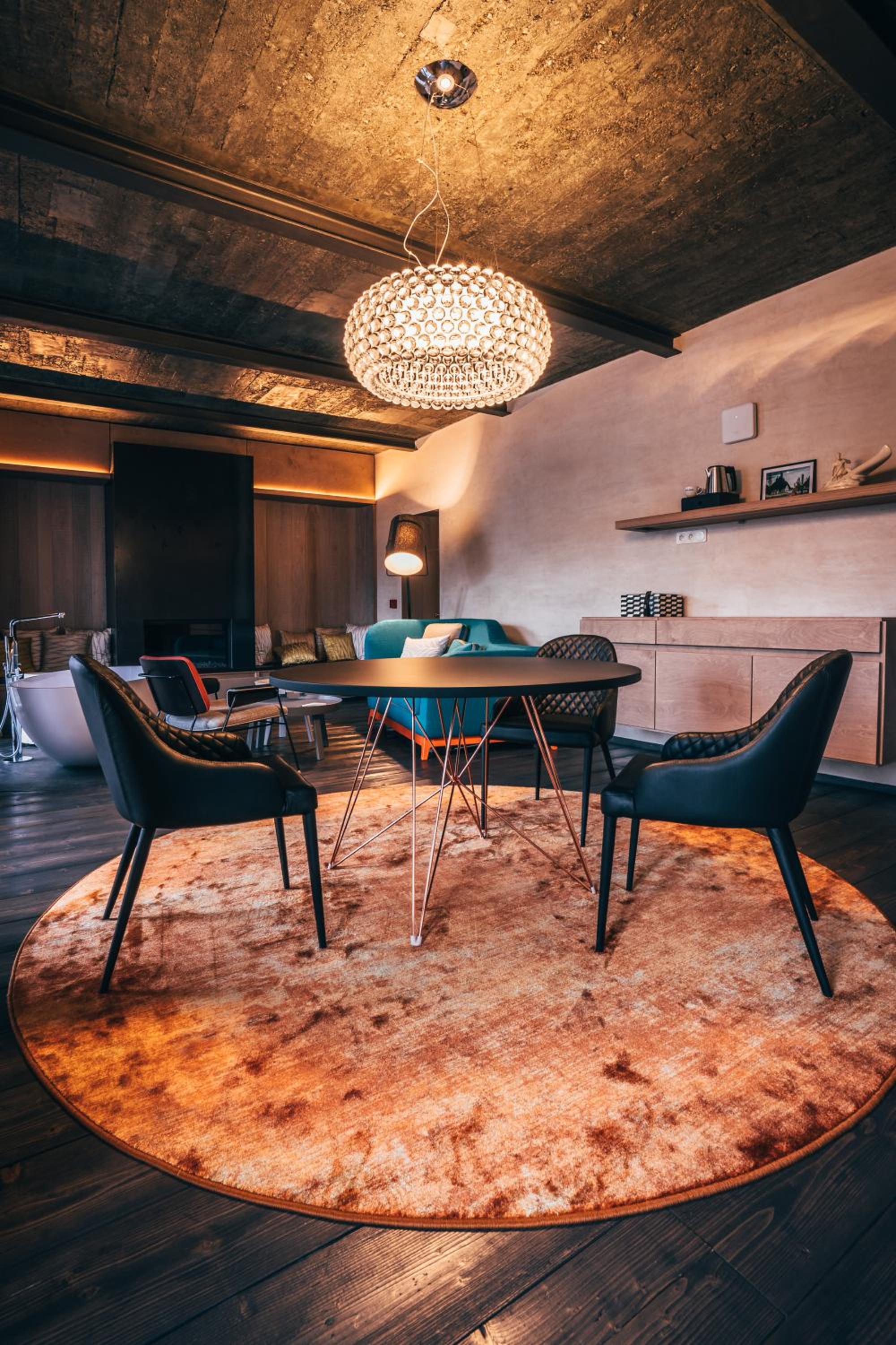 One-Bedroom Apartment - Photo 3