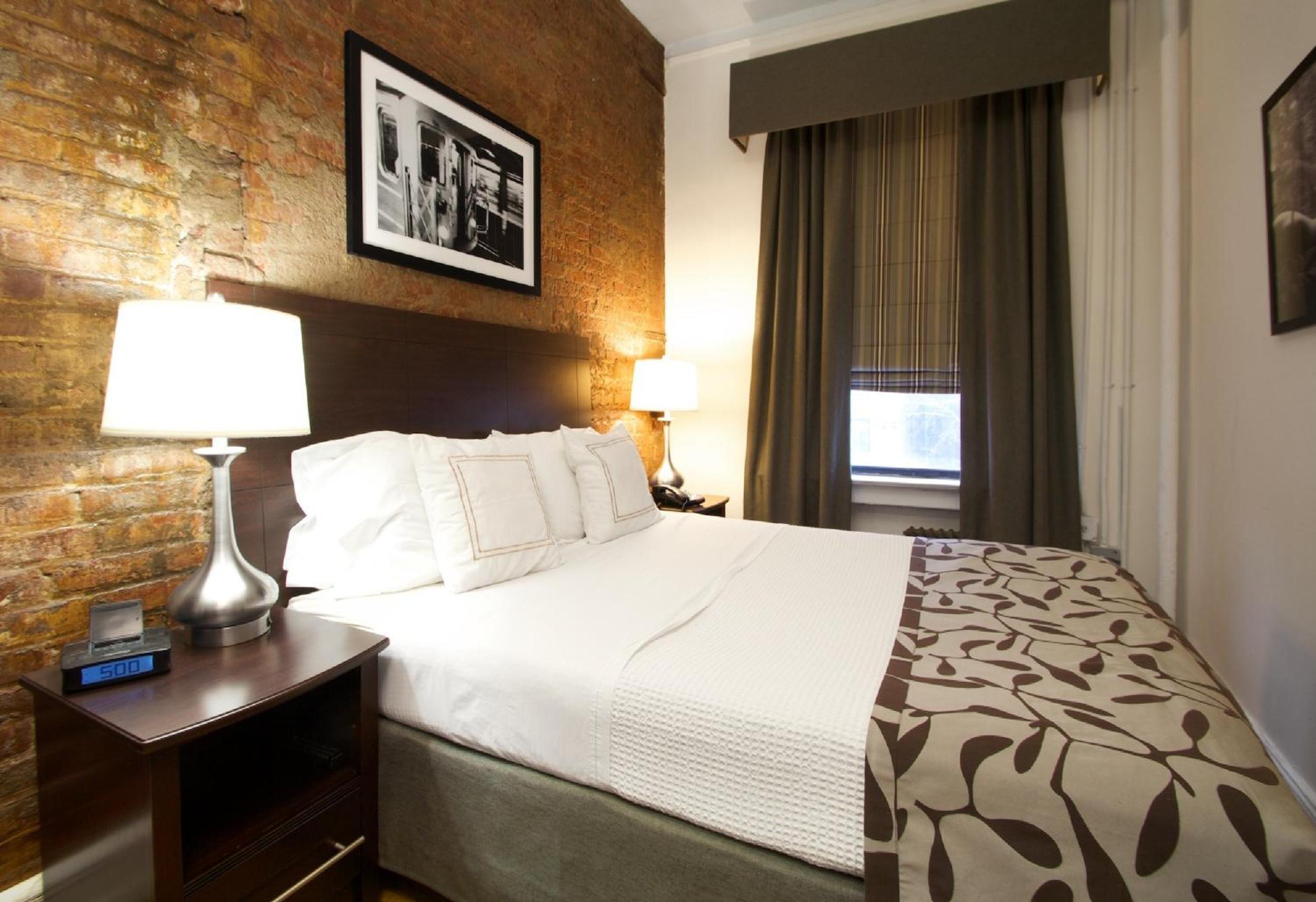 Standard Bedroom with Private Bath photo 3