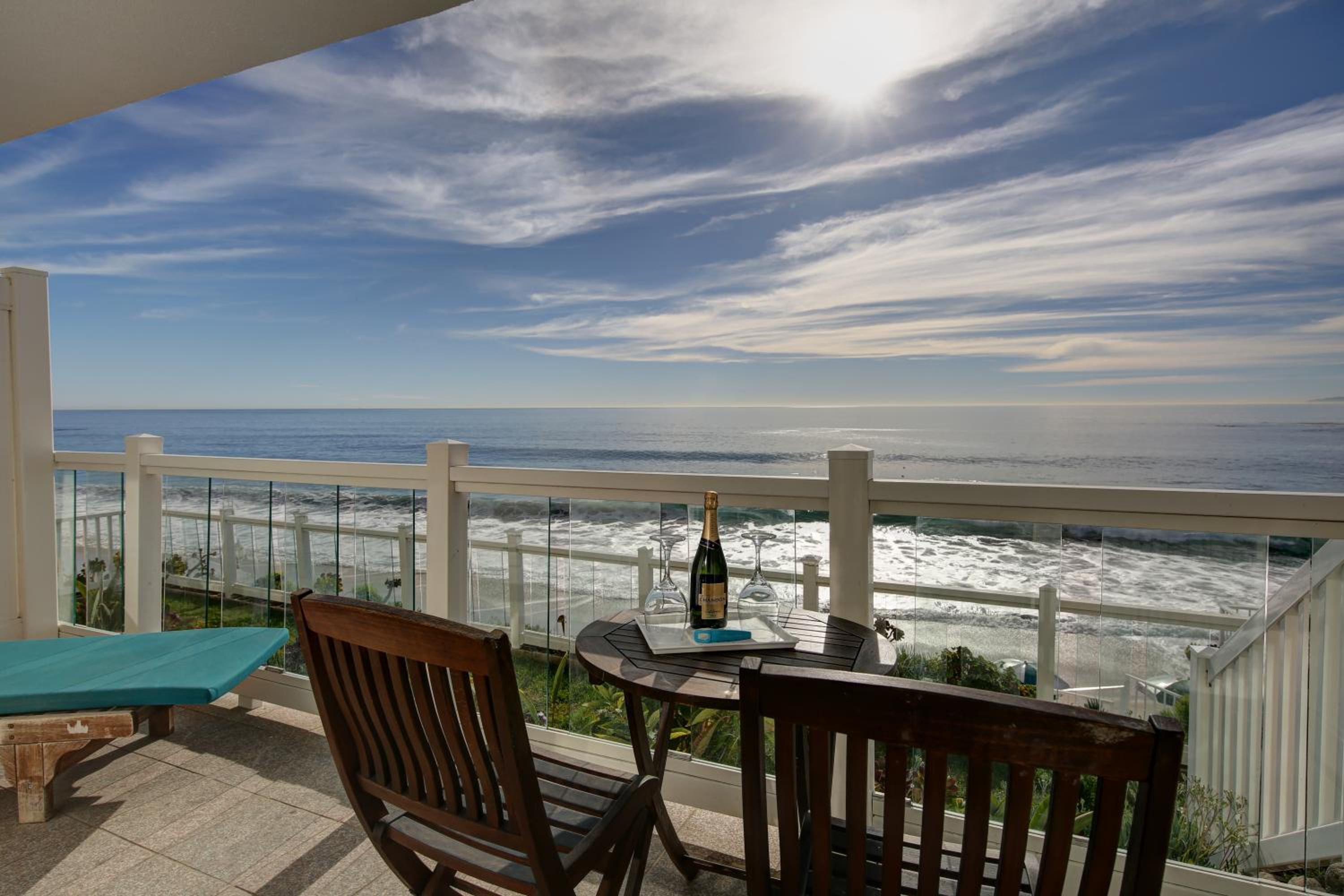 King Room with Sofa Sleeper - Beach Front  - Photo 5