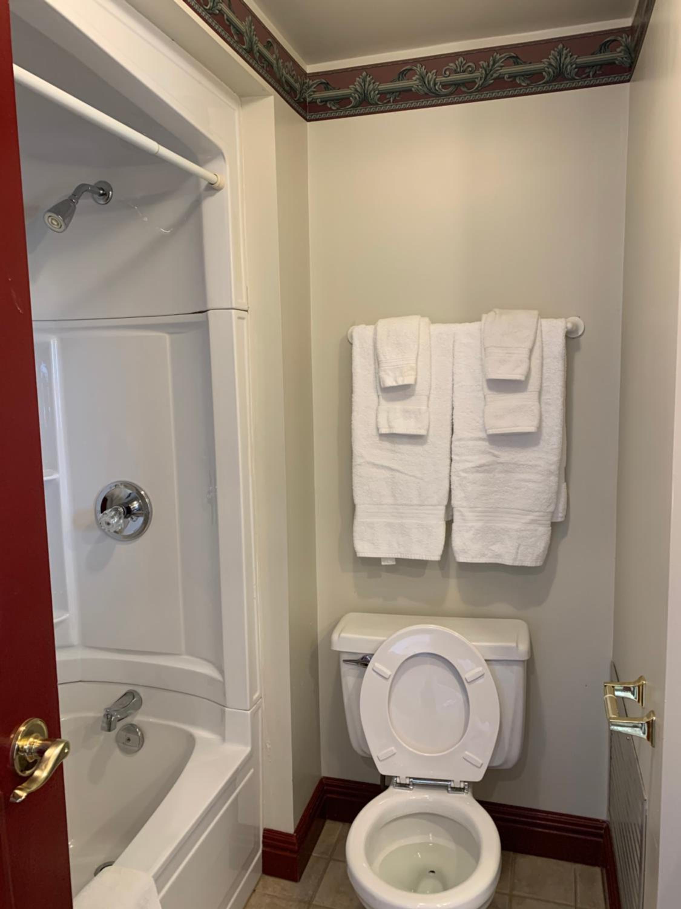 Superior Queen Room with Two Queen Beds - Photo 10