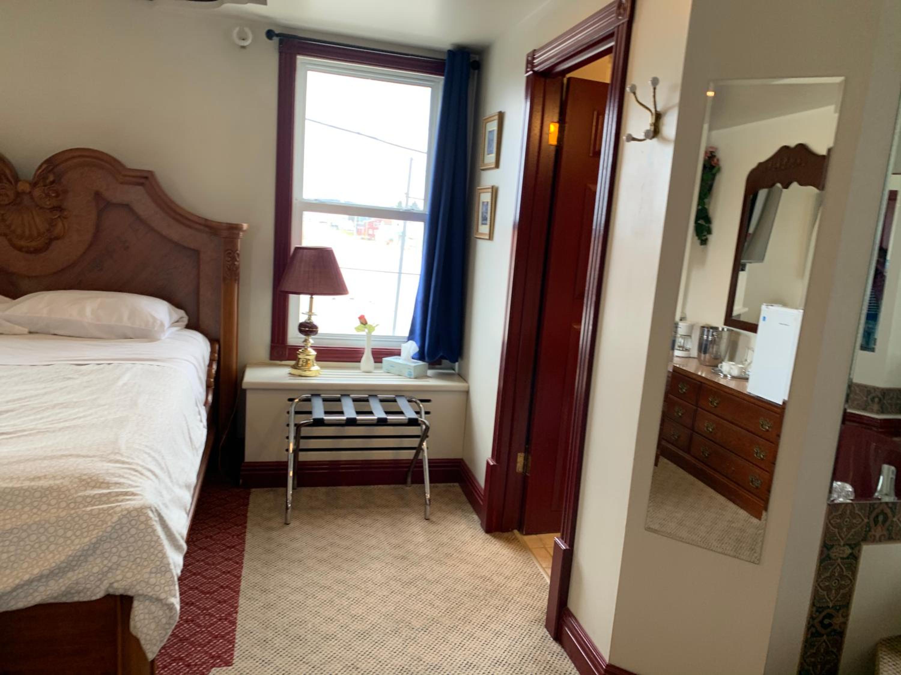 Queen Room with Spa Bath - Photo 18