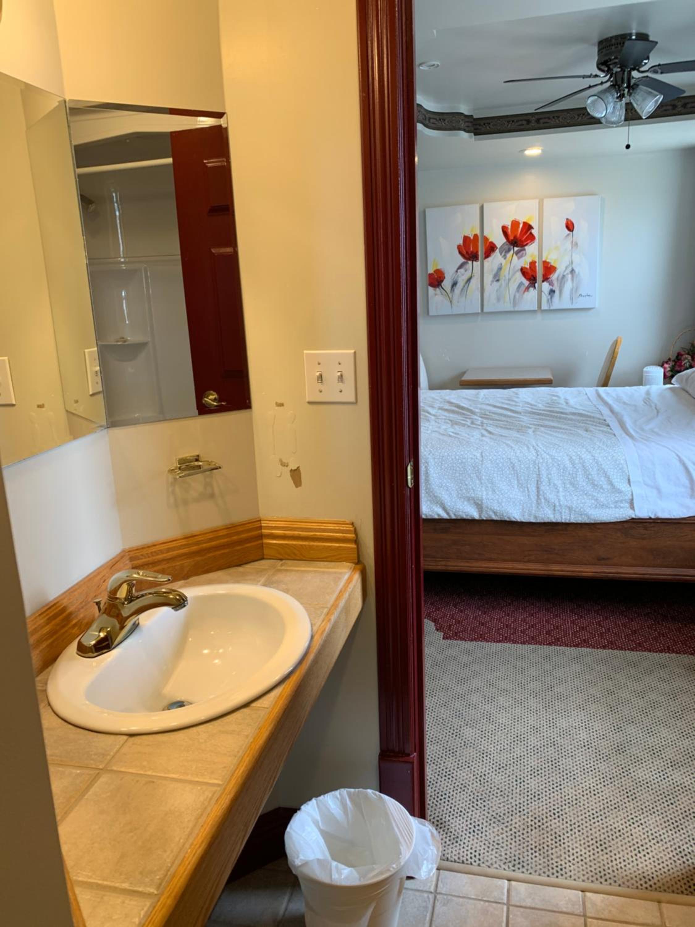 Queen Room with Spa Bath - Photo 6