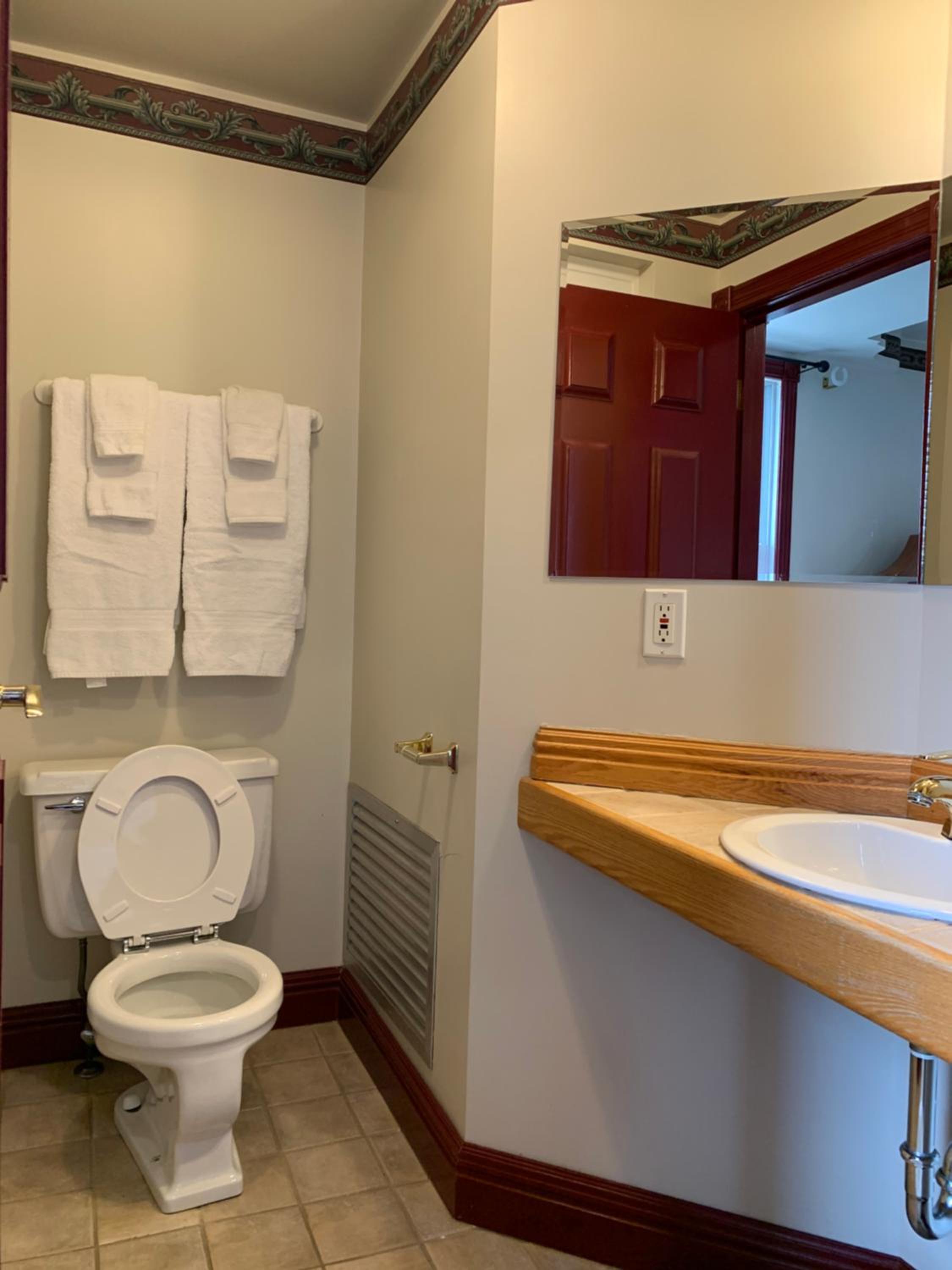 Superior Queen Room with Two Queen Beds - Photo 12