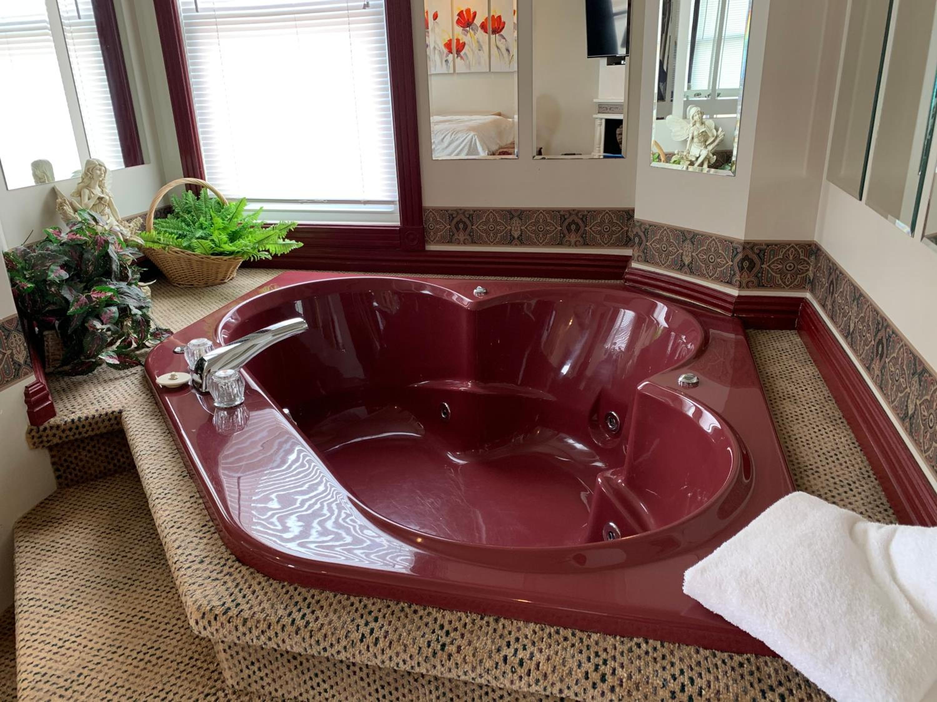 Queen Room with Spa Bath - Photo 22