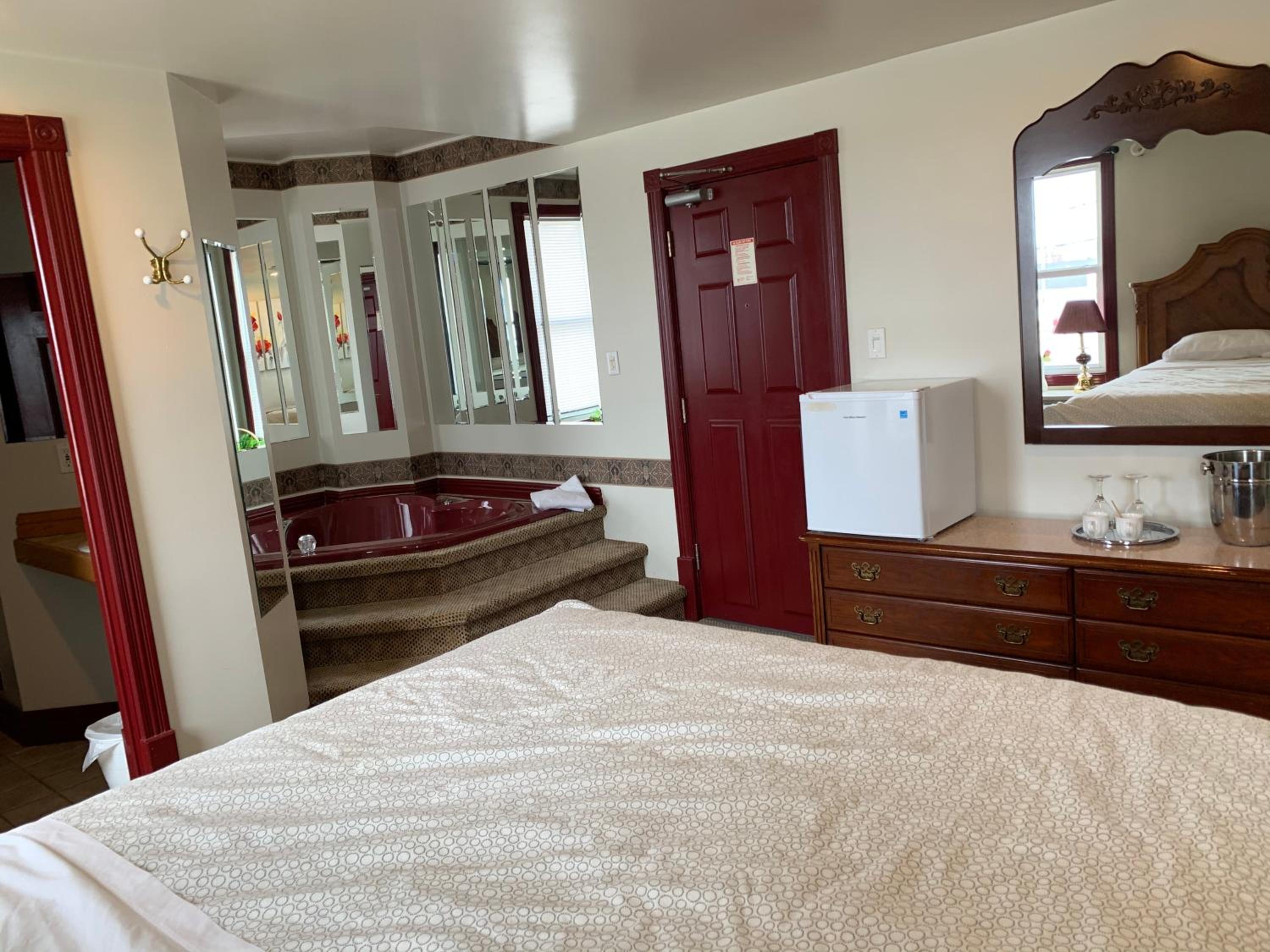 Queen Room with Spa Bath - Photo 24
