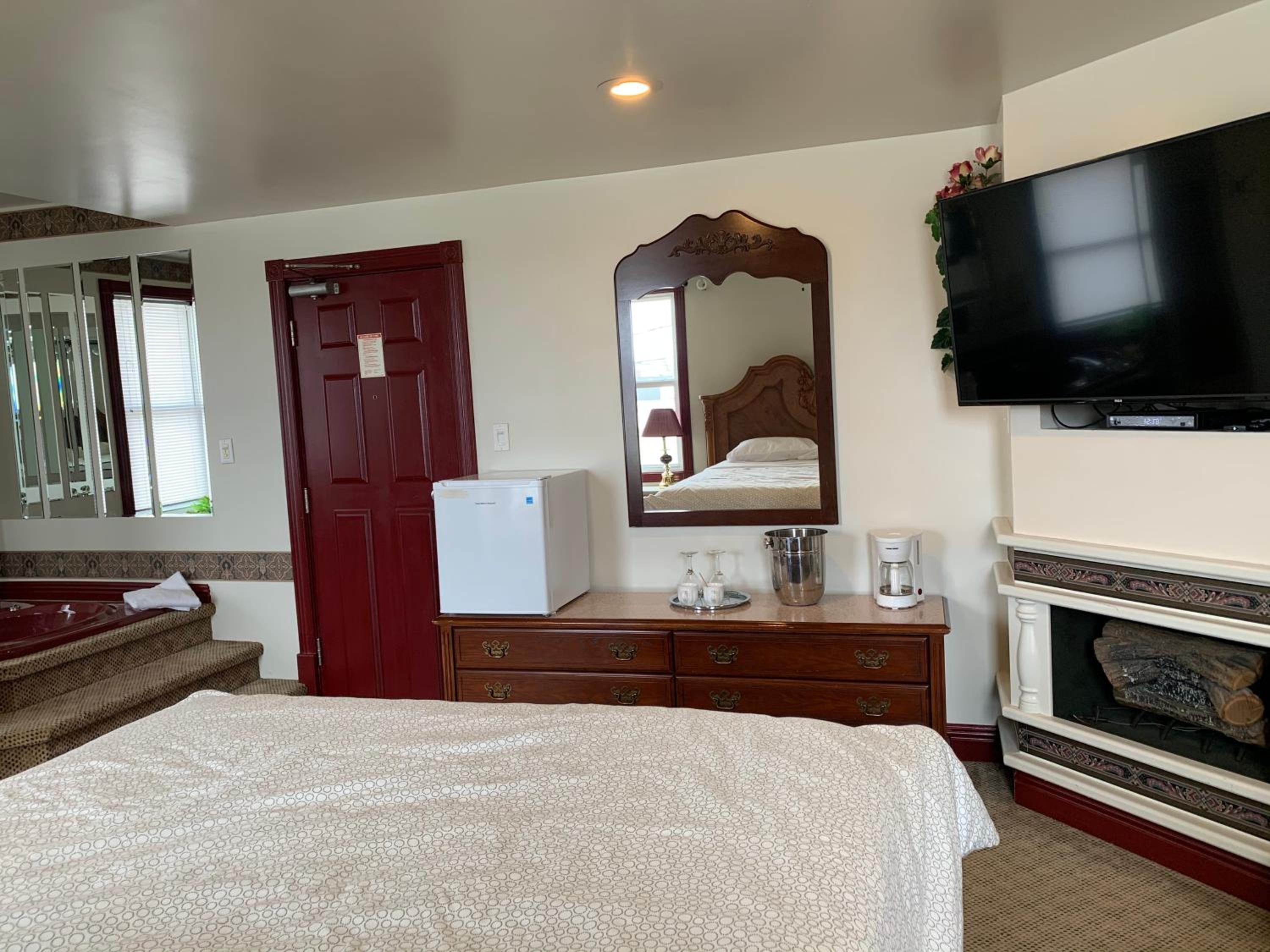 Queen Room with Spa Bath - Photo 9