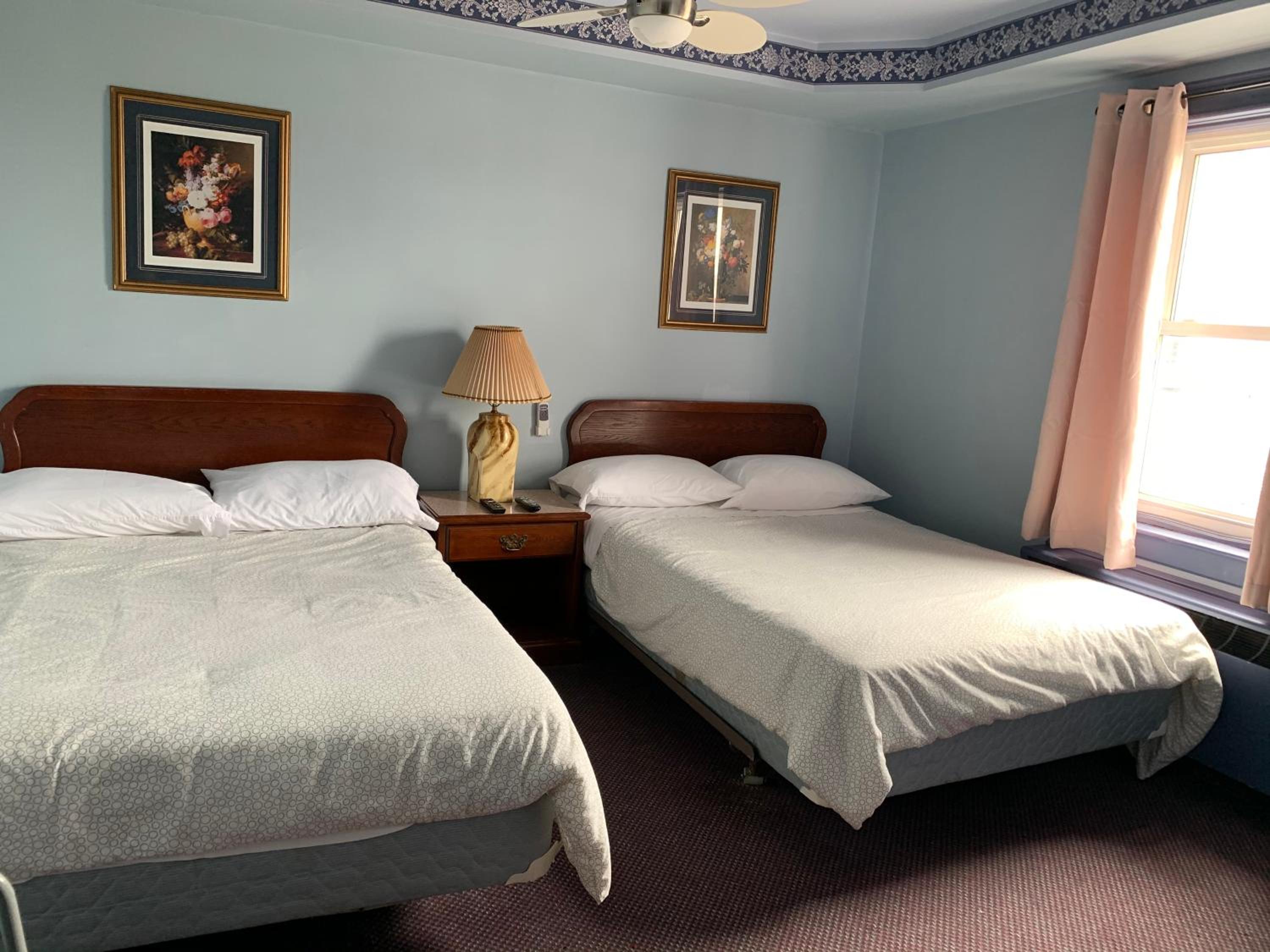 Double Room with Two Queen Beds - Photo 1