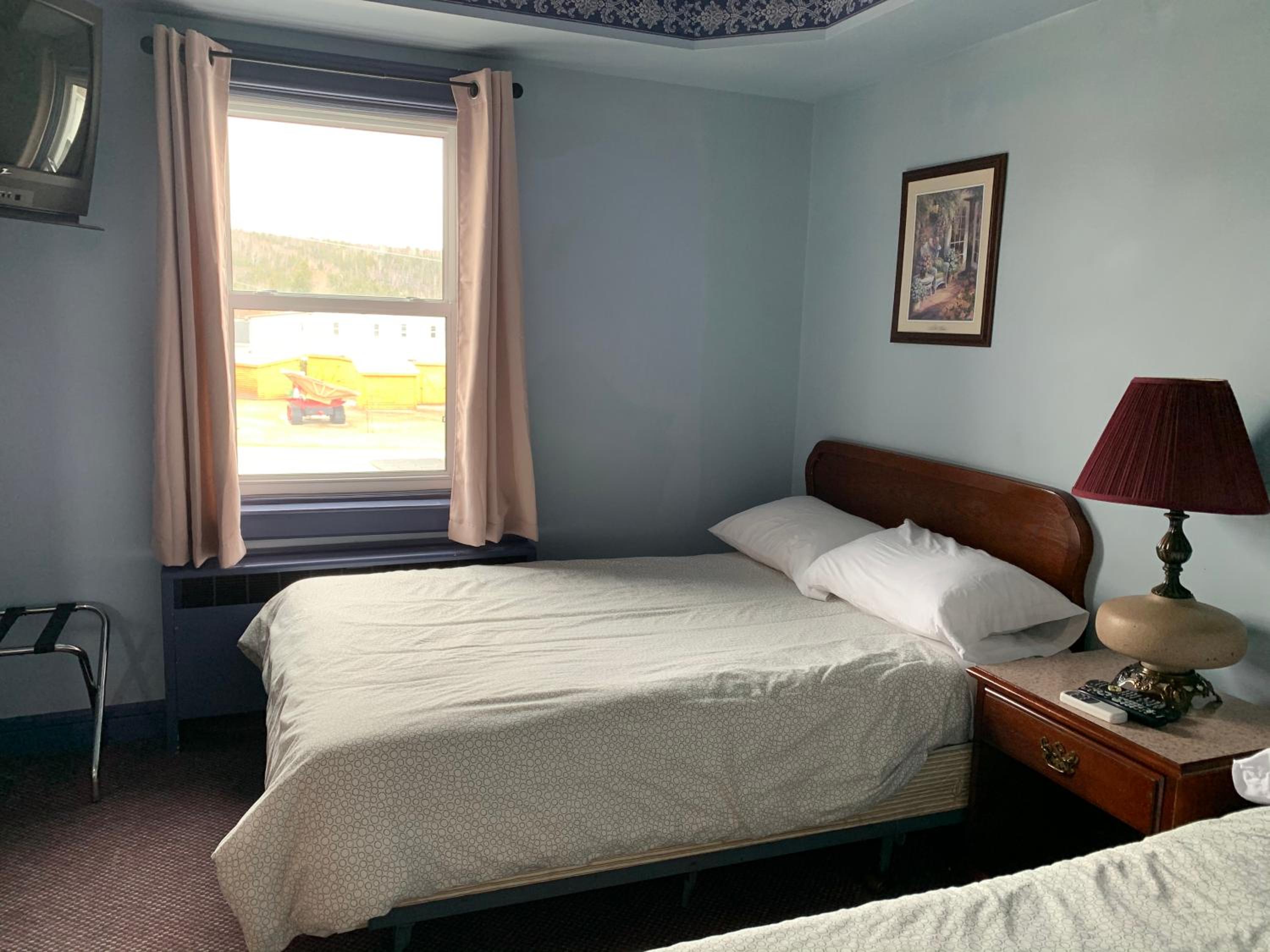 Double Room with Two Queen Beds - Photo 17