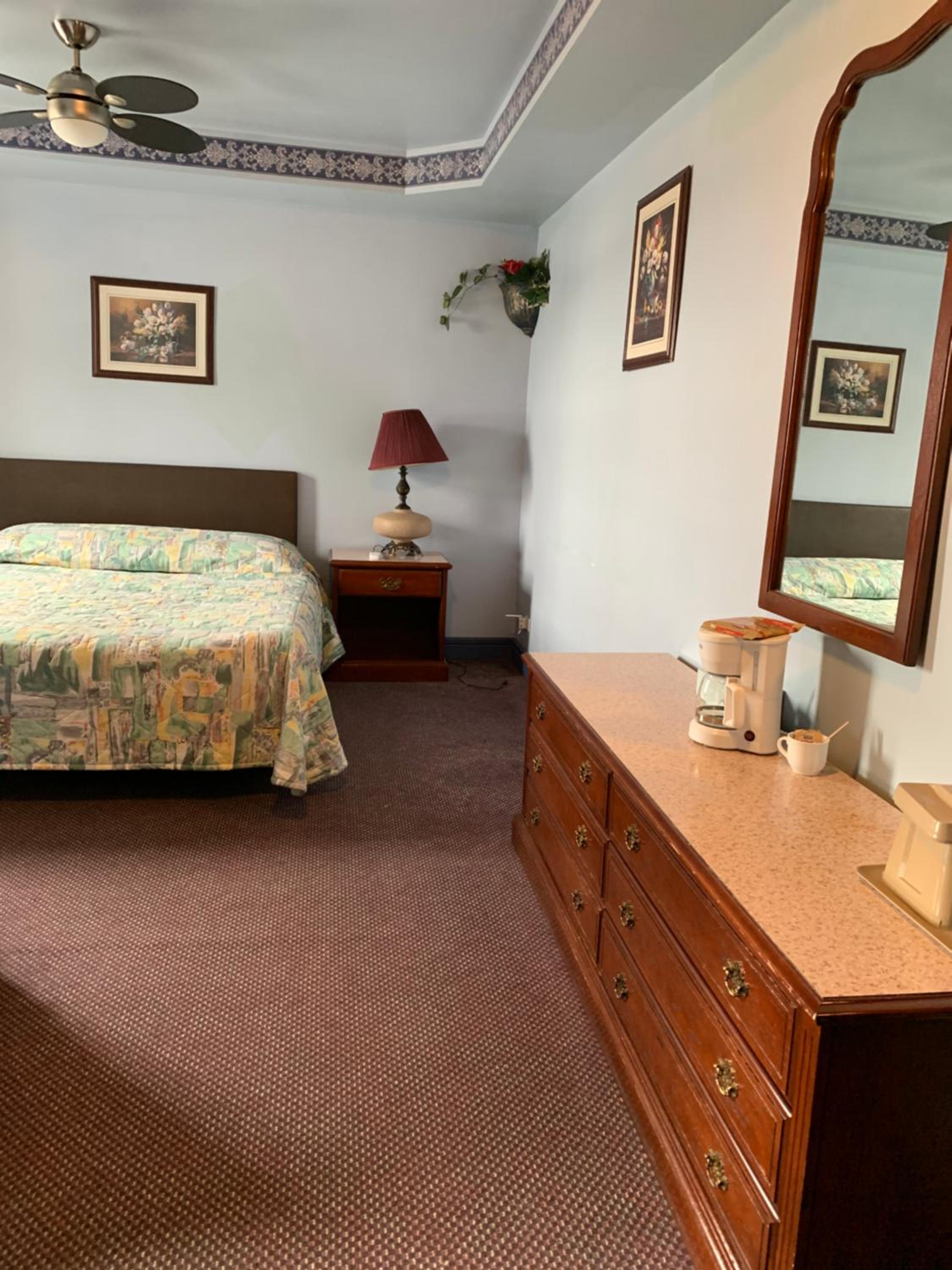 Queen Room - Photo 32