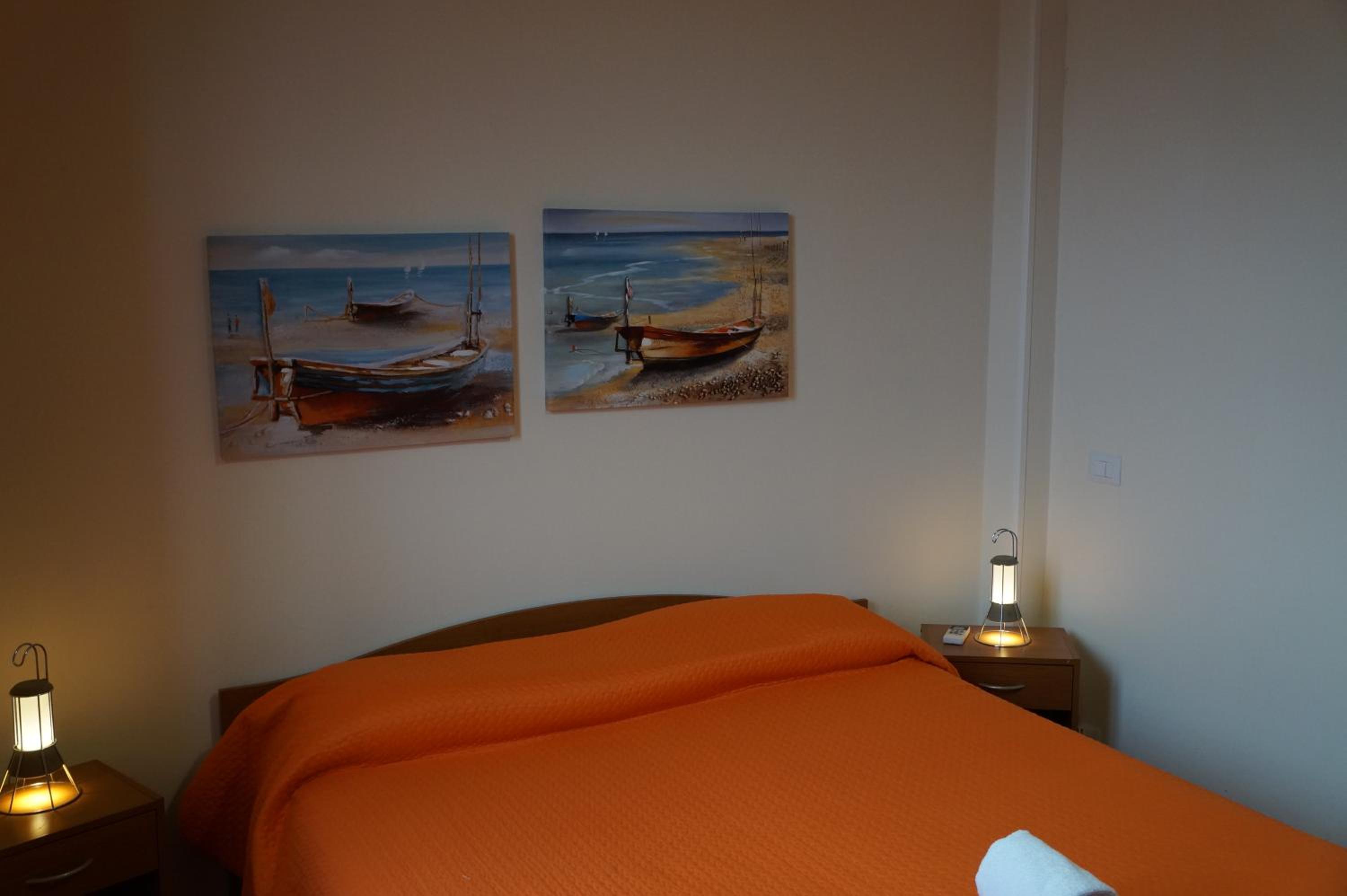 One-Bedroom House photo 1