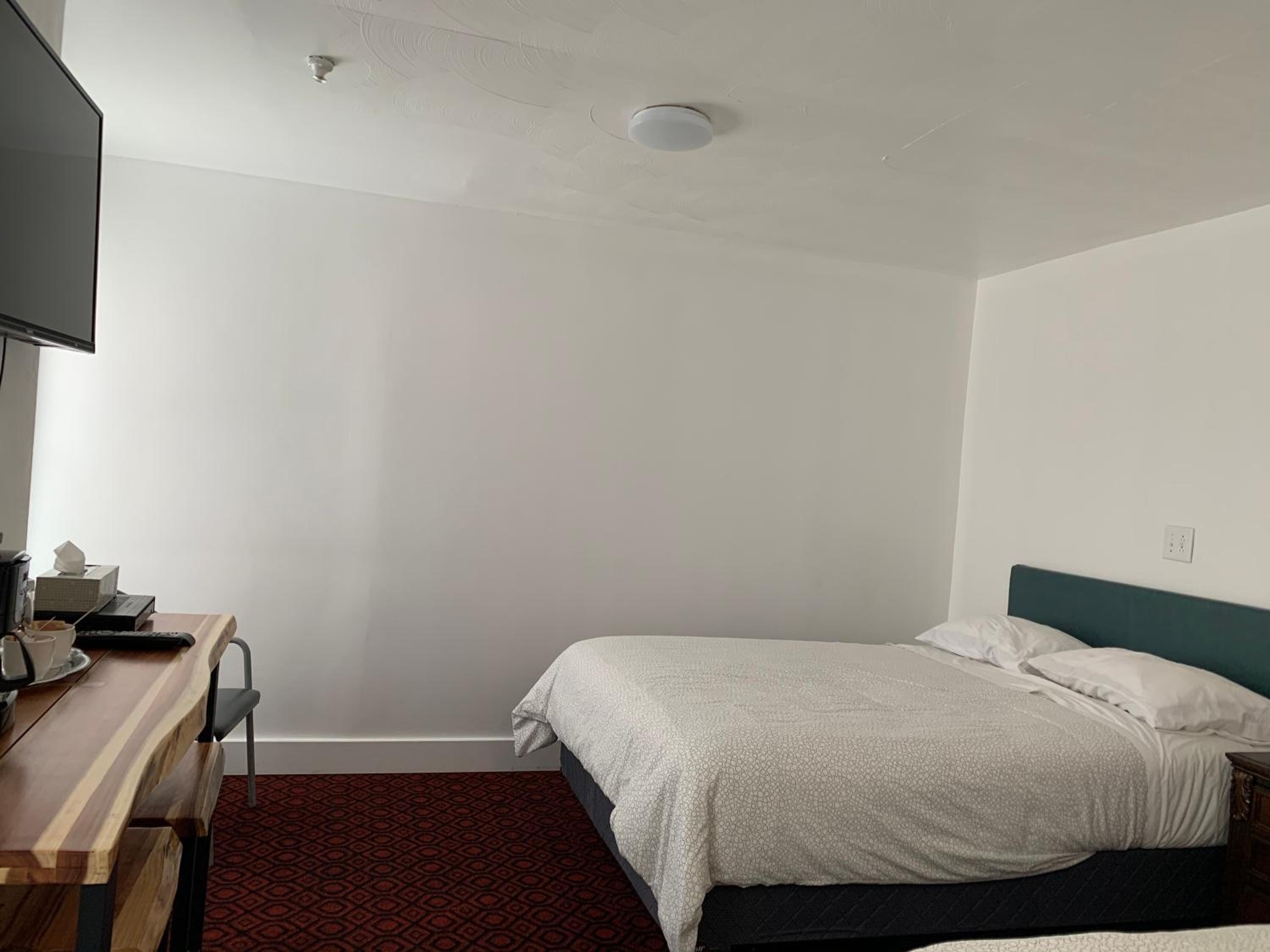 Double Room with Two Queen Beds - Photo 18