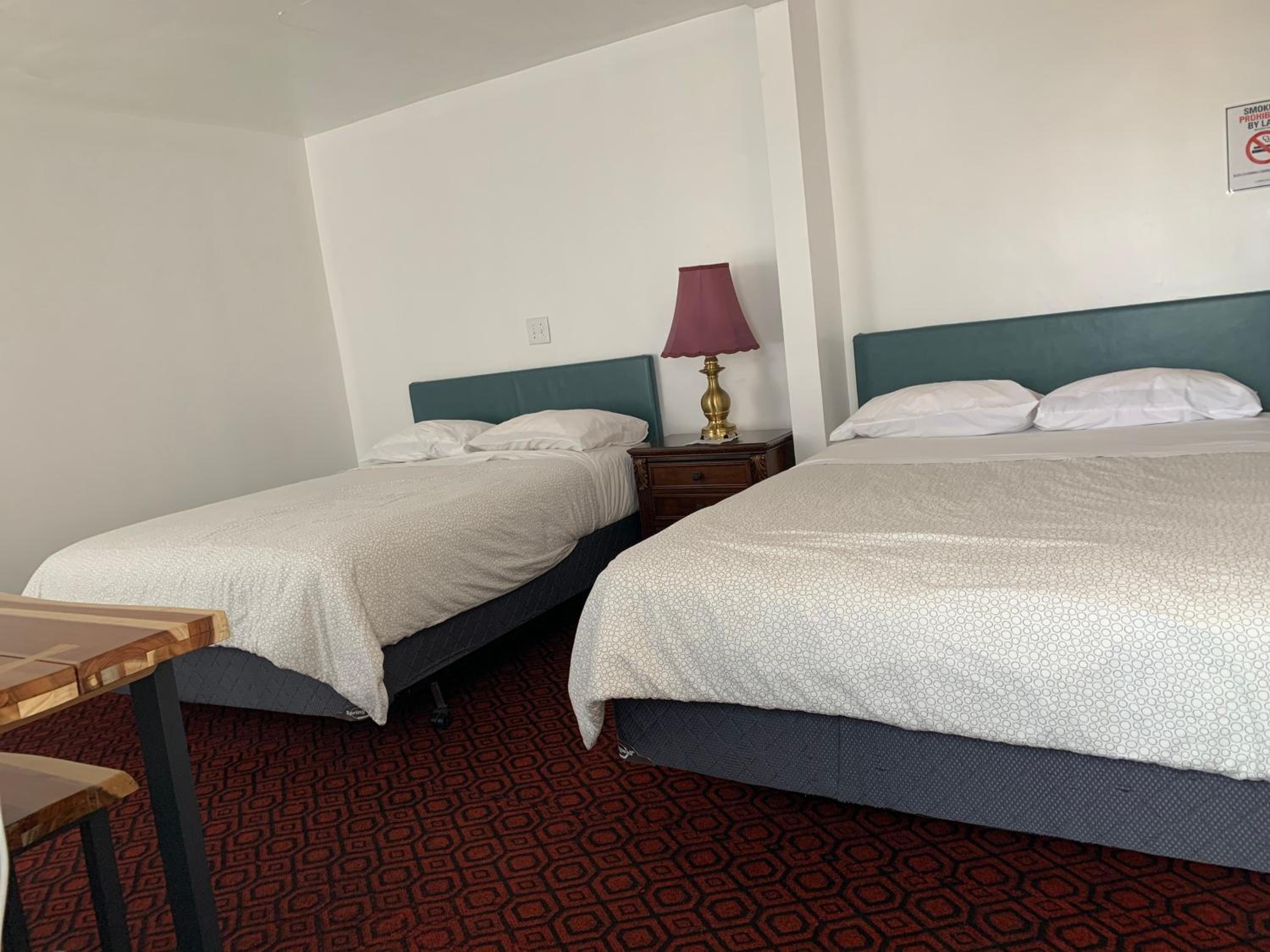 Double Room with Two Queen Beds - Photo 24