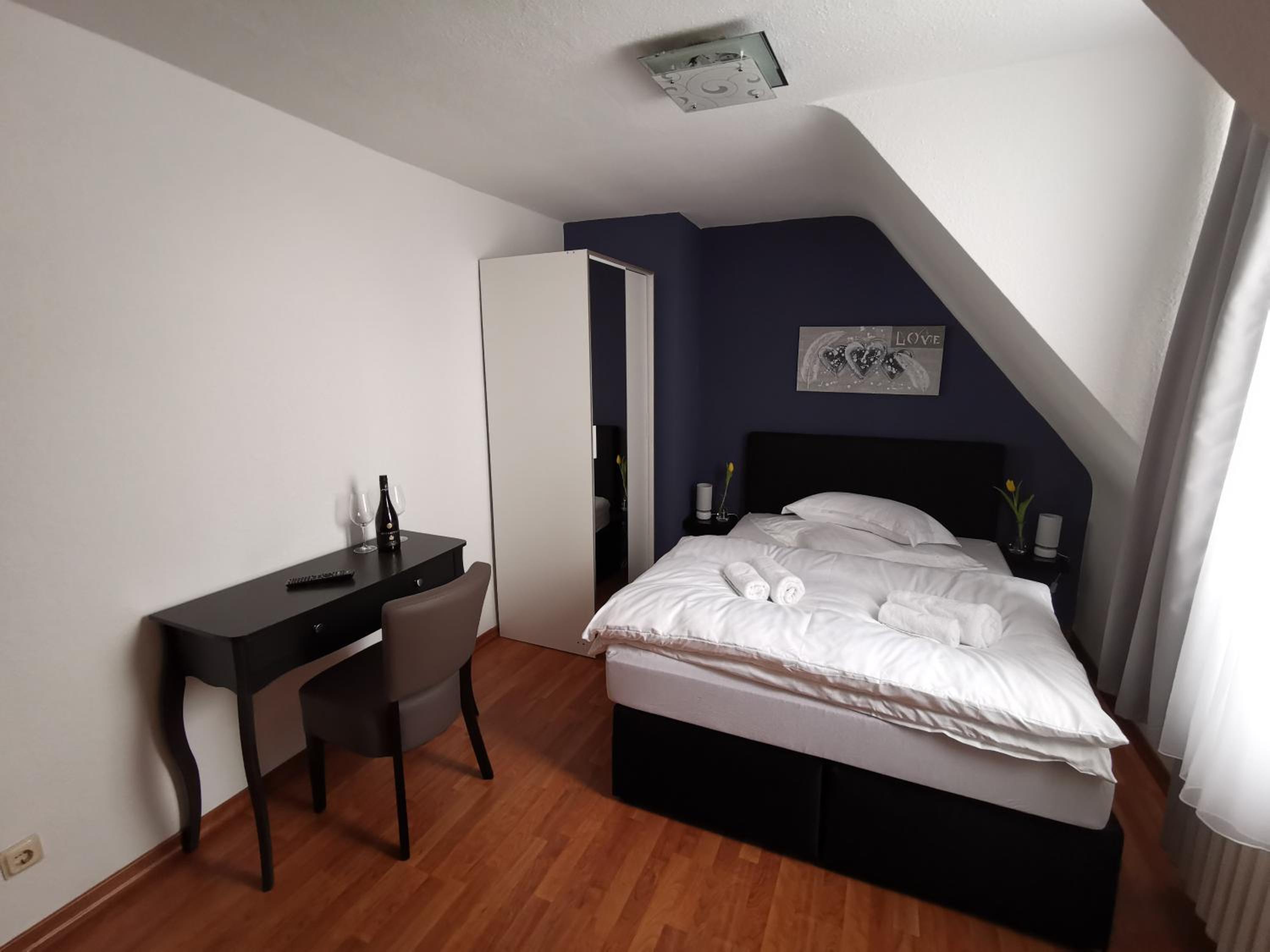 Queen Room photo 3