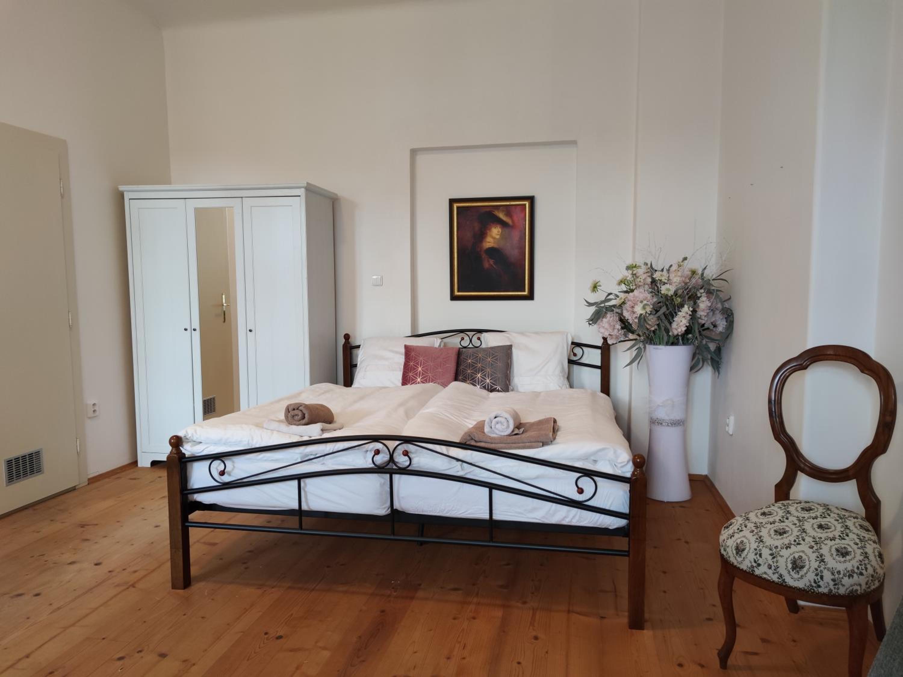 Deluxe Double Room (2 Adults + 1 Child) photo 3