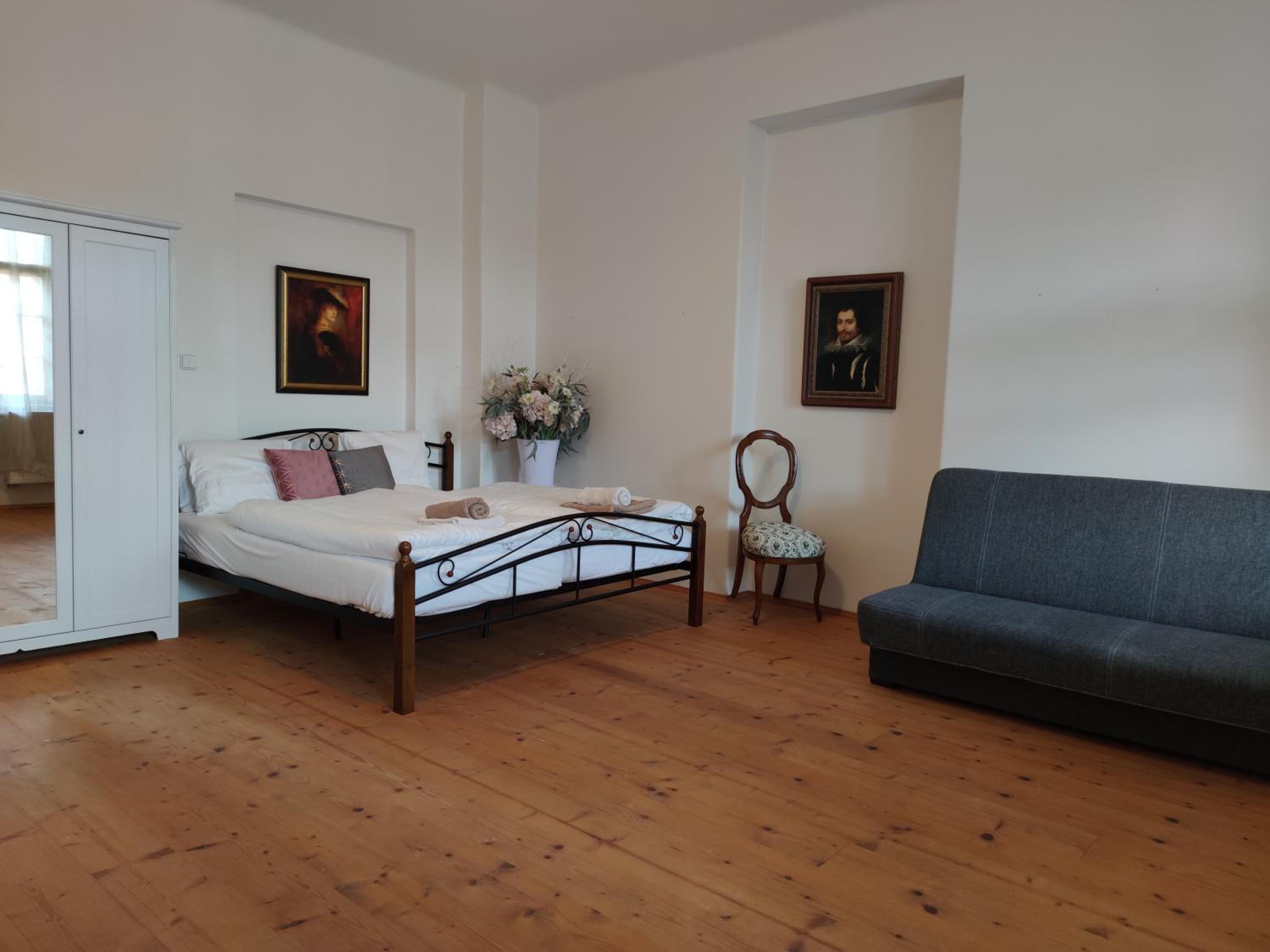 Deluxe Double Room (2 Adults + 1 Child) photo 1