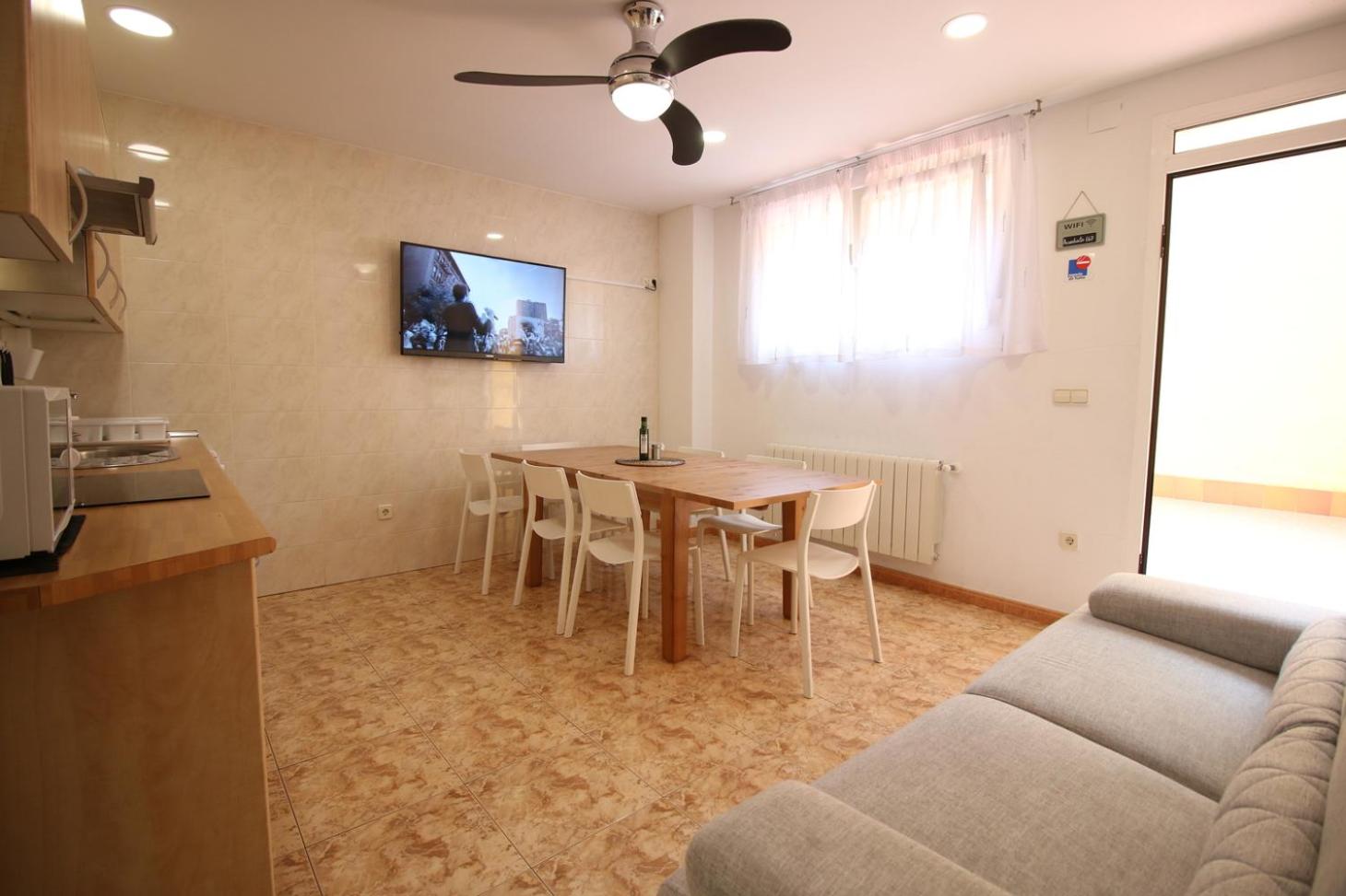 Four Bedroom Family Apartment - Photo 5