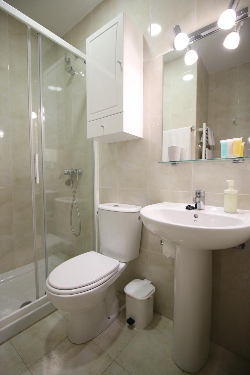 Four Bedroom Family Apartment - Photo 9