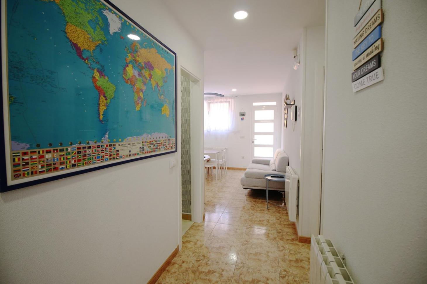 Four Bedroom Family Apartment - Photo 21