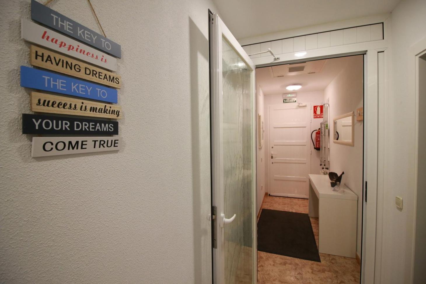 Four Bedroom Family Apartment - Photo 23