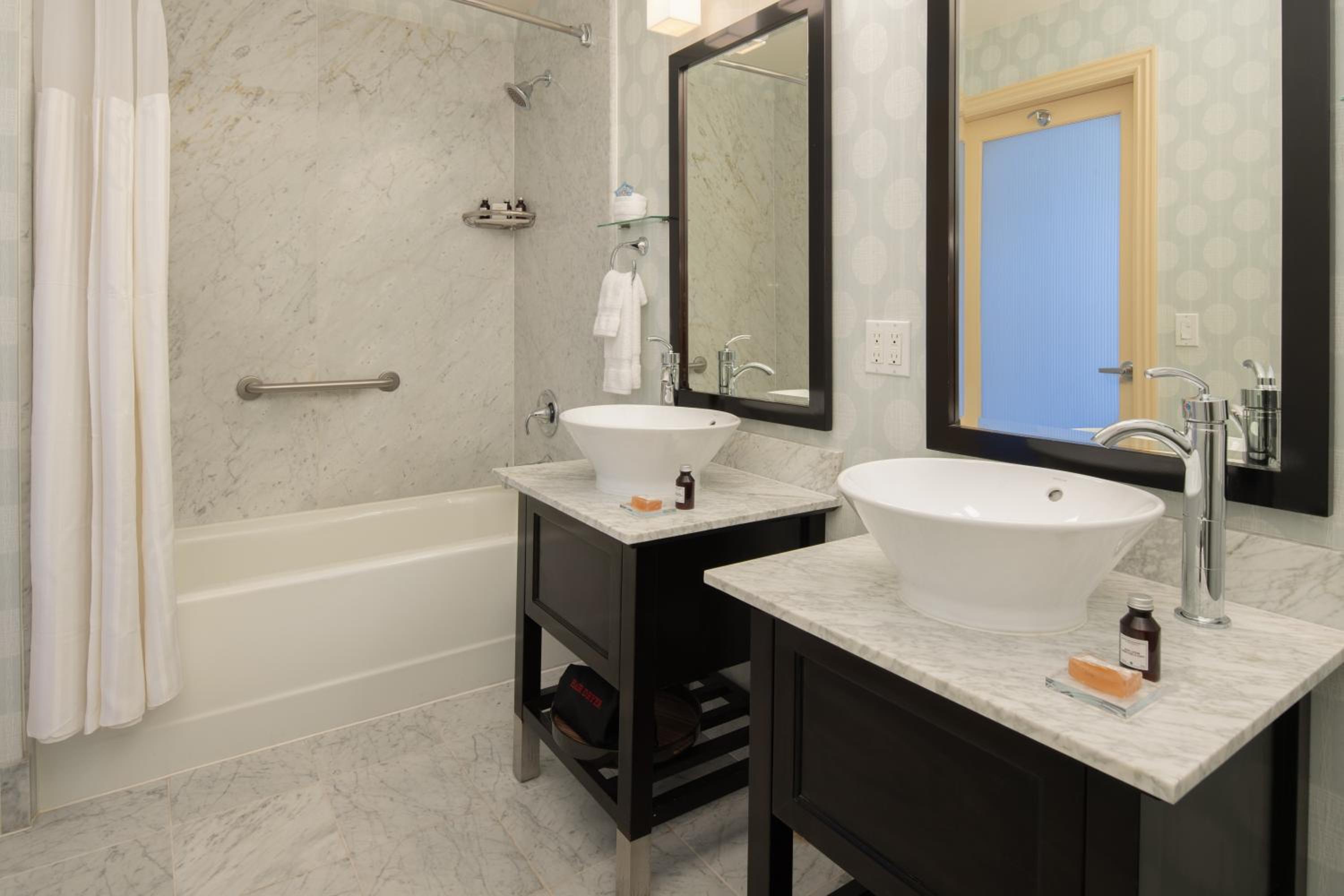 Shattuck Suite - Photo 5