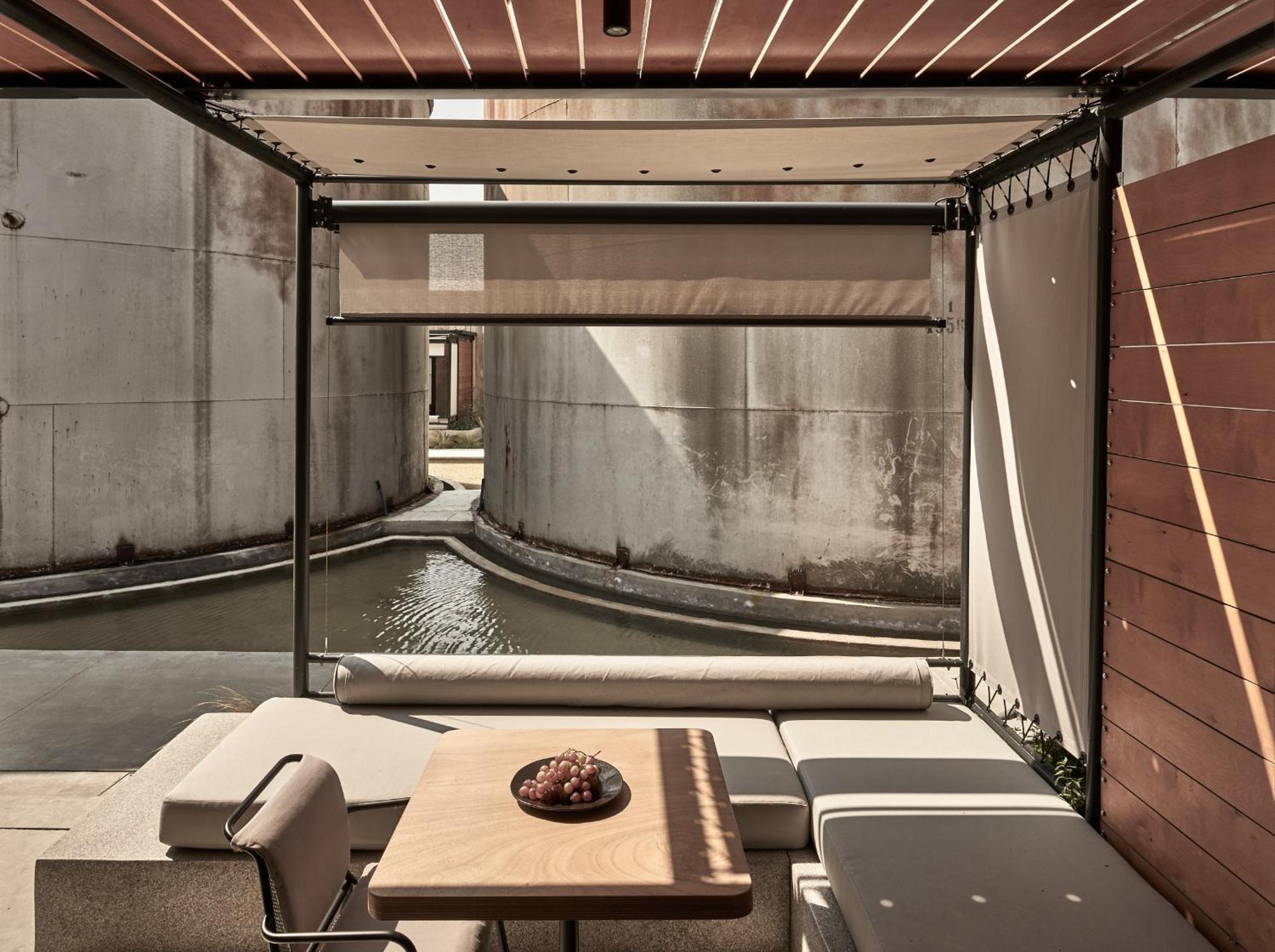 Courtyard WineTank Suite photo 2