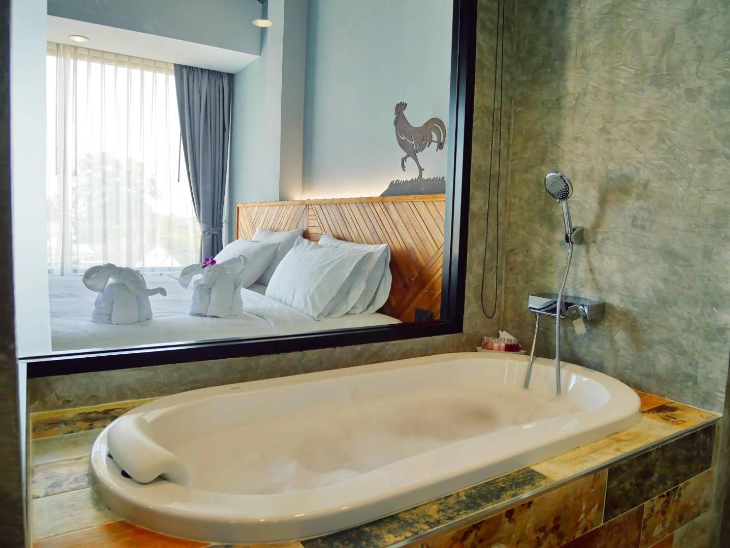 Deluxe King Room photo 3