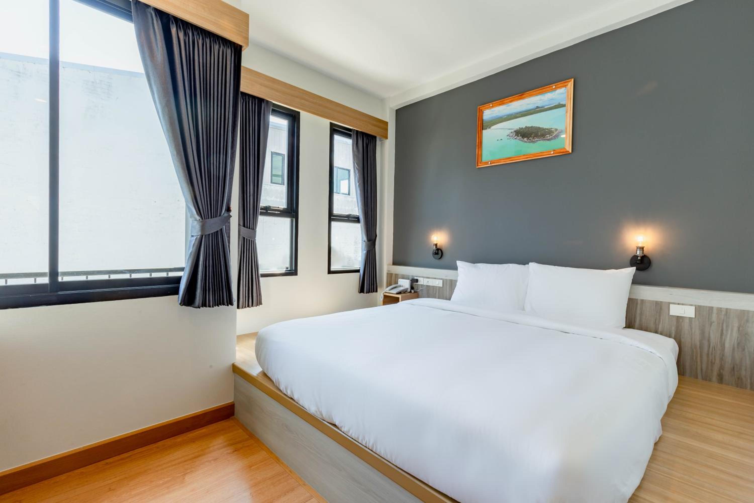 Deluxe King Room - Photo 1