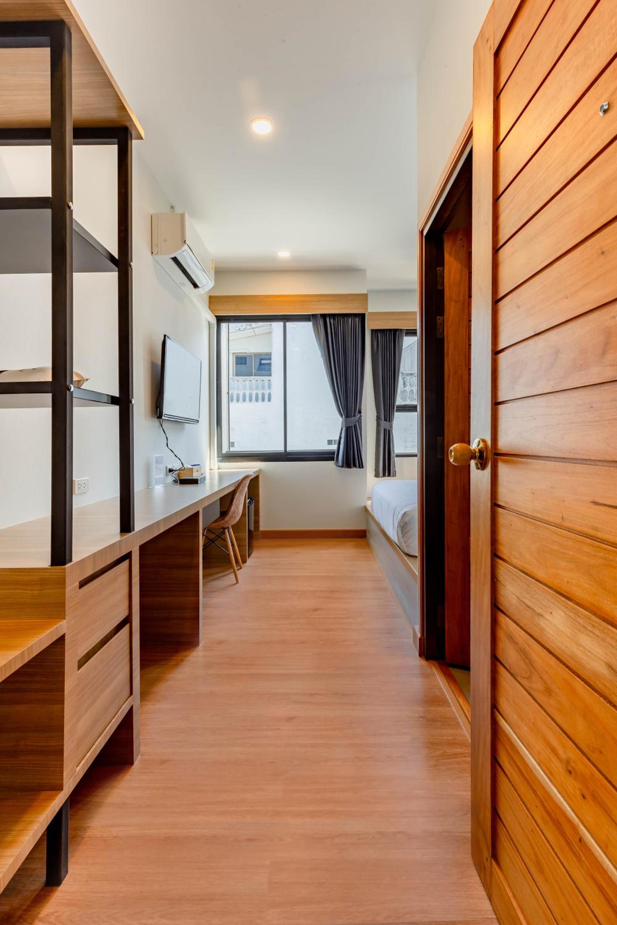 Deluxe King Room - Photo 2