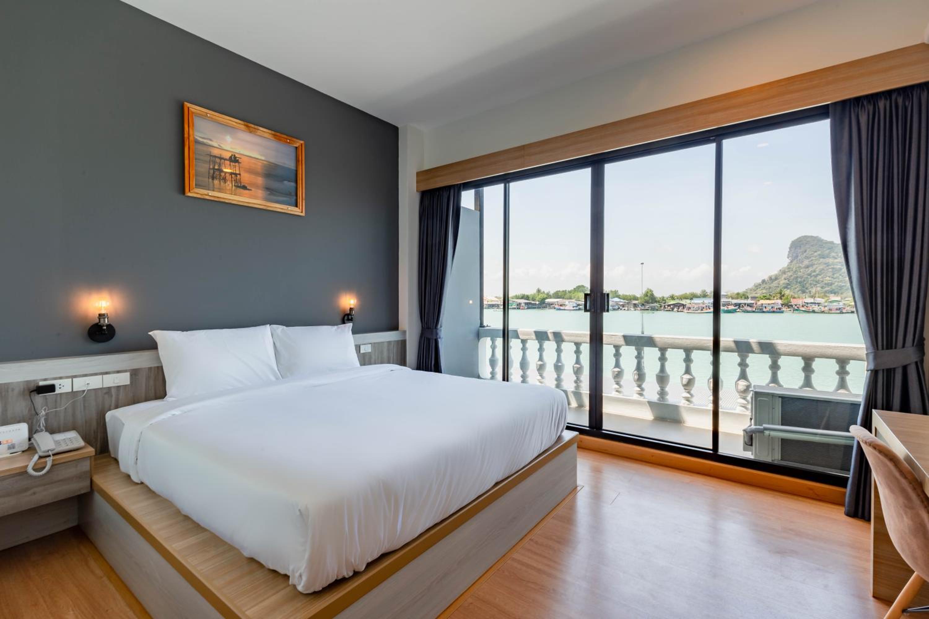 King Room with Sea View photo 1