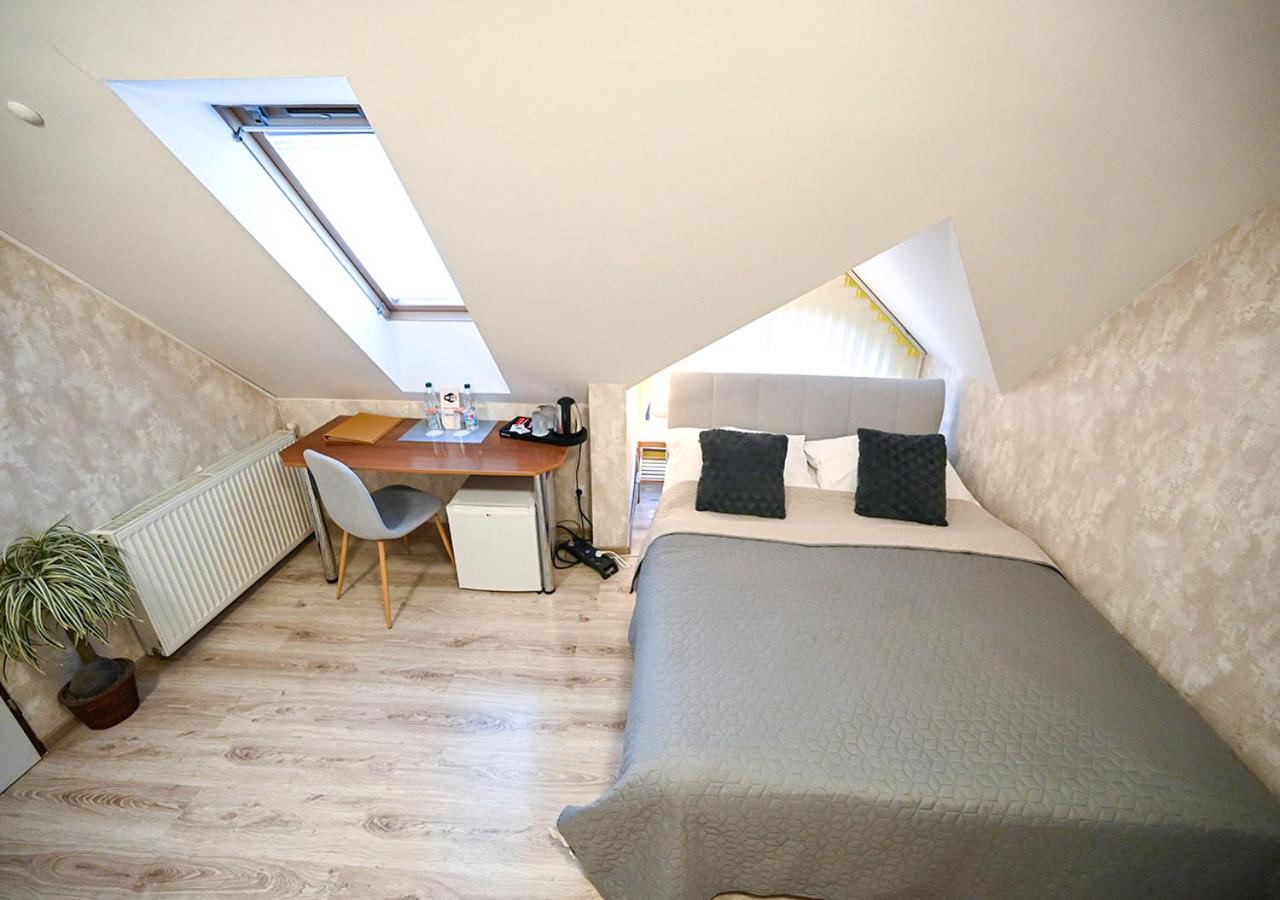 Double or Twin Room - Photo 2