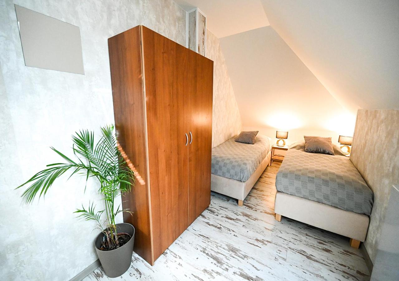 Double or Twin Room - Photo 6