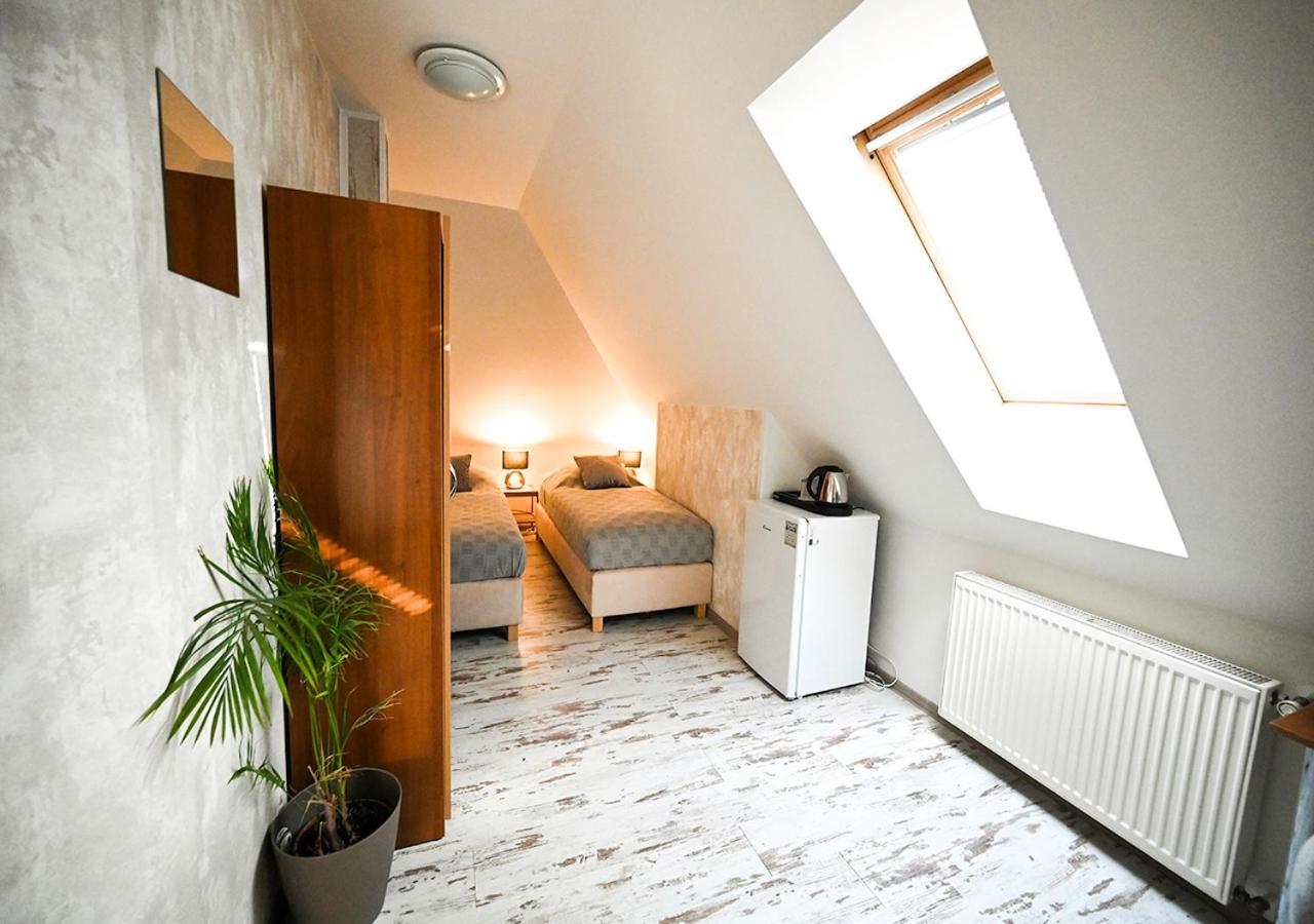 Double or Twin Room - Photo 7