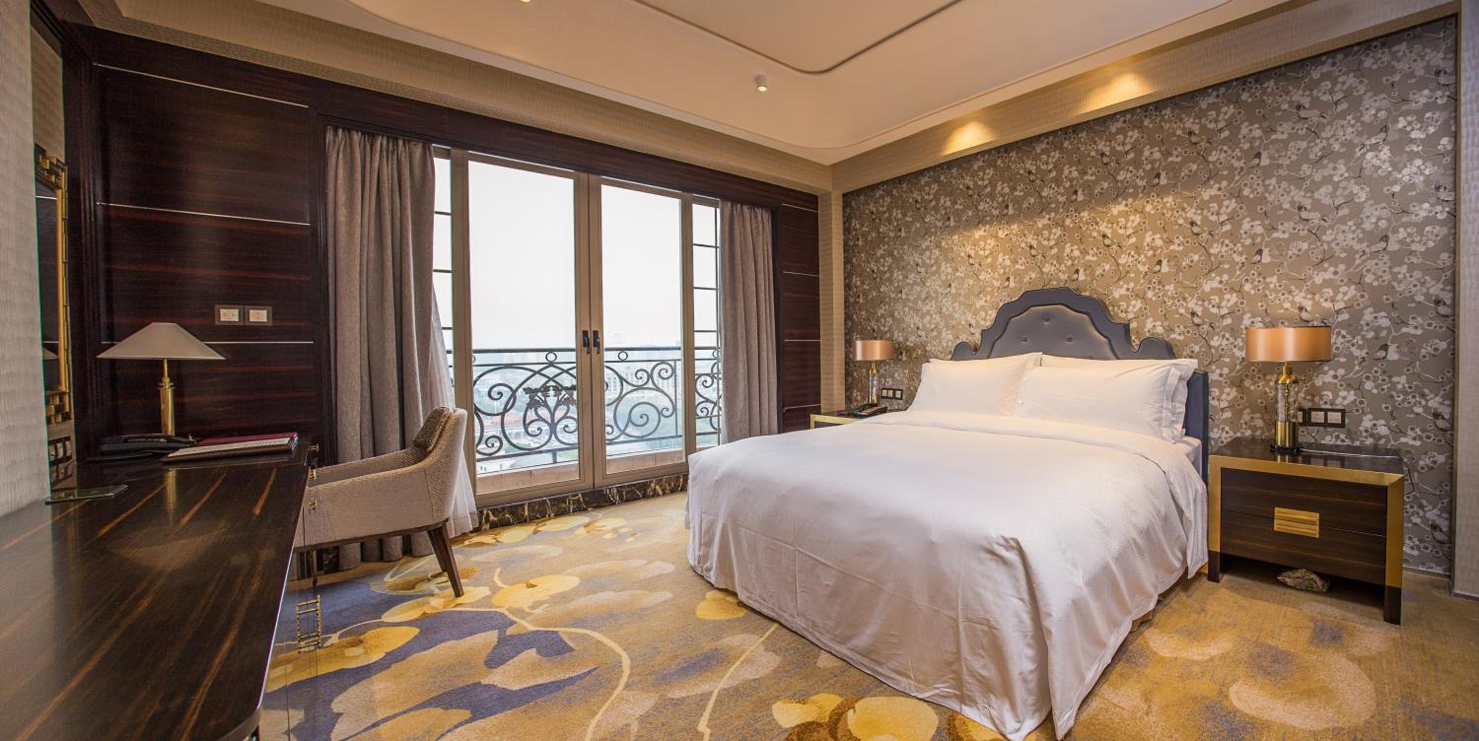 Deluxe Suite photo 2