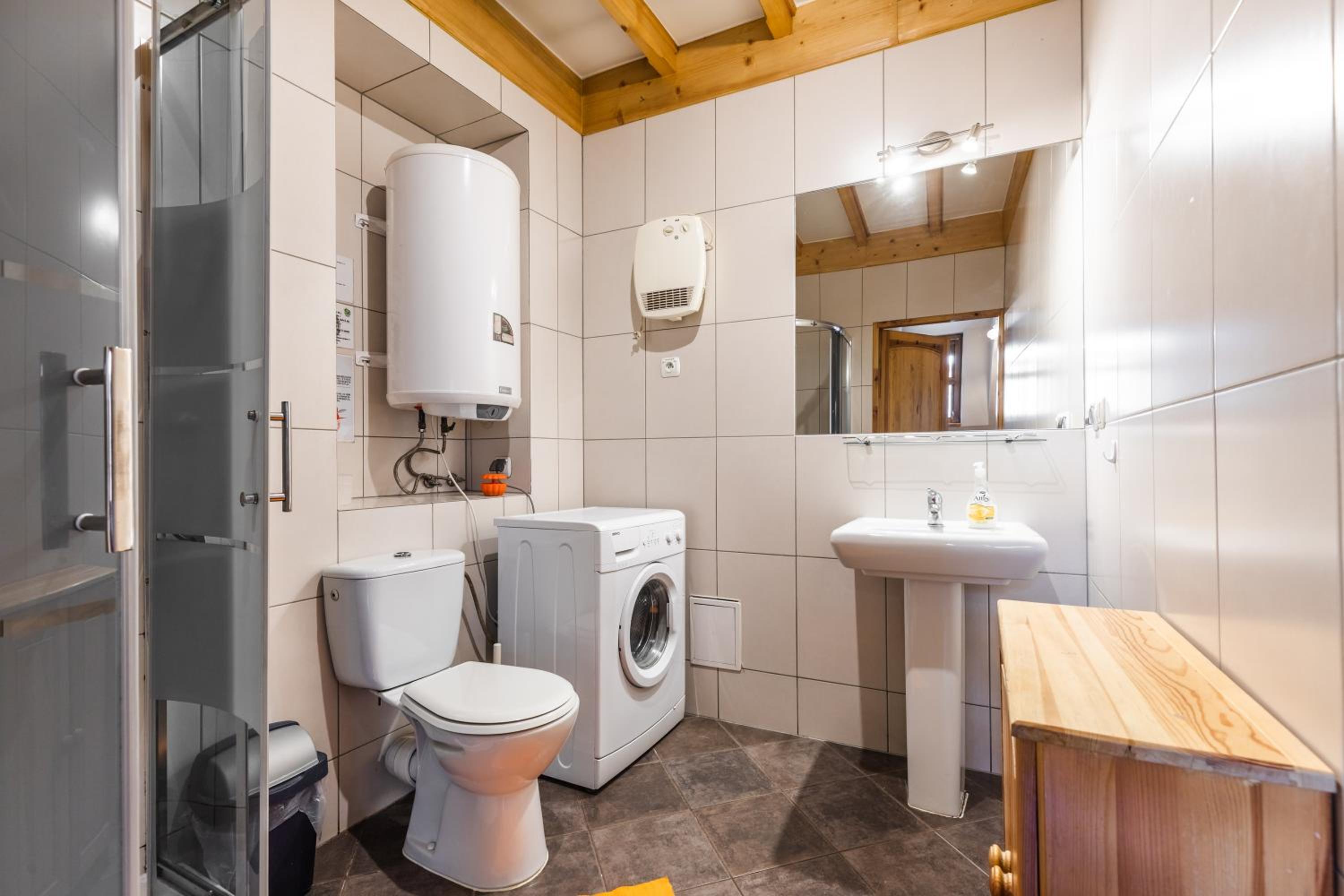 Four-Bedroom Apartment - Photo 3