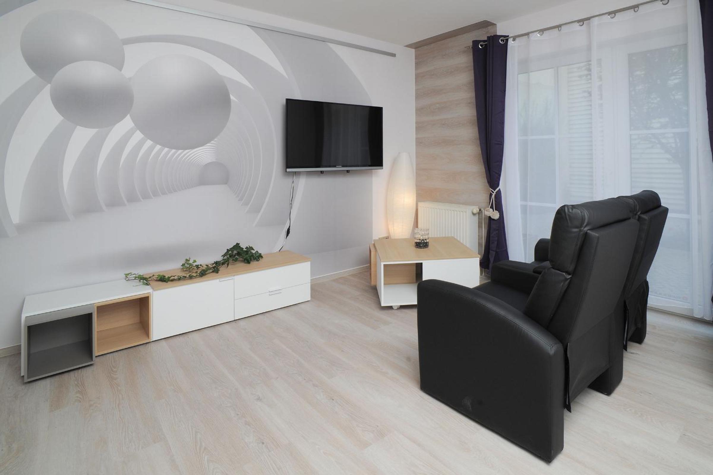 Deluxe Double Room with Shower - Photo 2